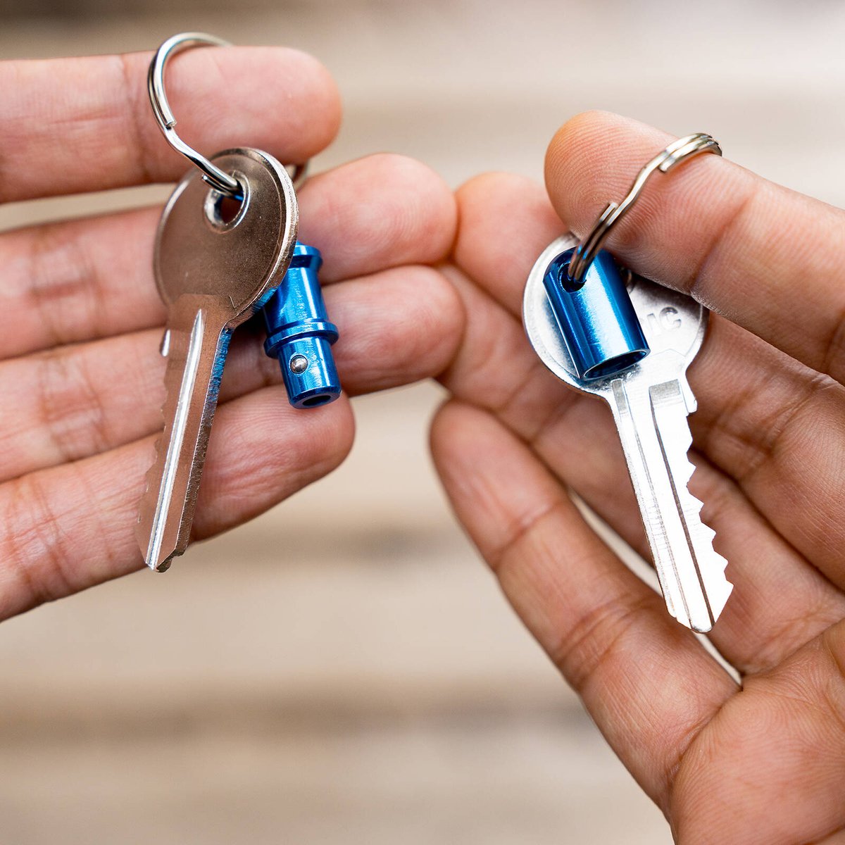 Titanium Aluminium Trigger Release Key Holder - 2 Steel Key Rings - 10mm x 39mm x 39mm - SuperSaverAU - view 5