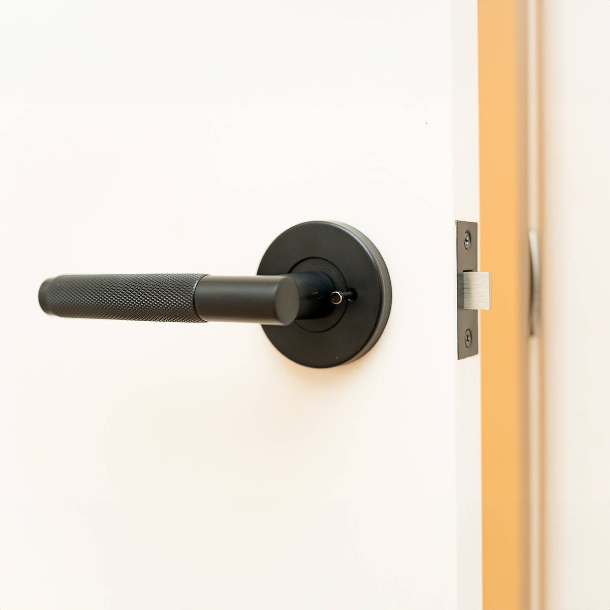 Ikonic Knurled Privacy Lever Set Matte Black, Zinc Construction, Snib Lock for Bathroom & Bedroom Doors