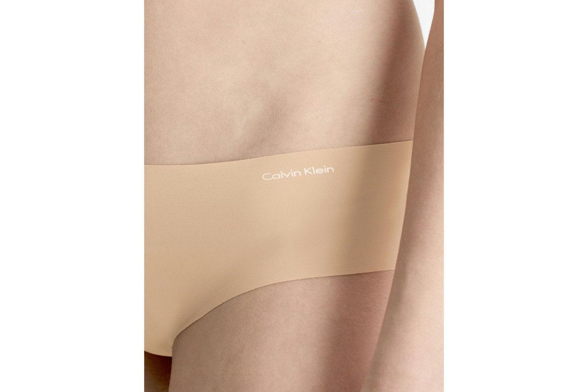 Calvin Klein Women's Invisibles Hipster (Light Caramel, Size S)