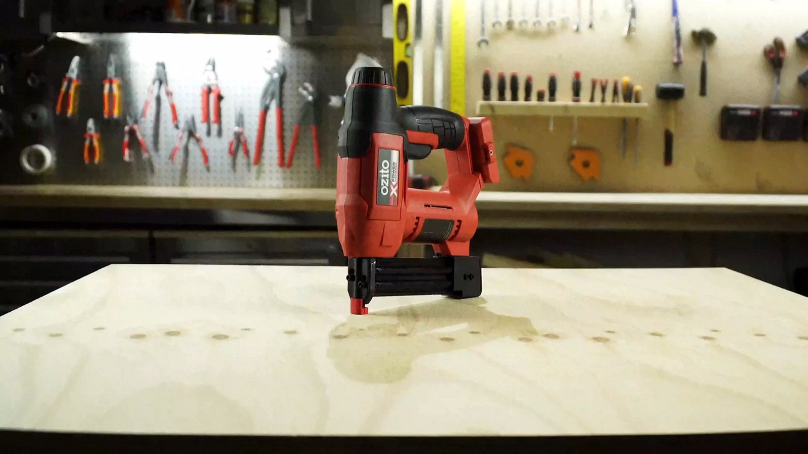 Ozito PXC 18V Cordless 2-in-1 Nail & Staple Gun PXNGS-018 - Skin Only