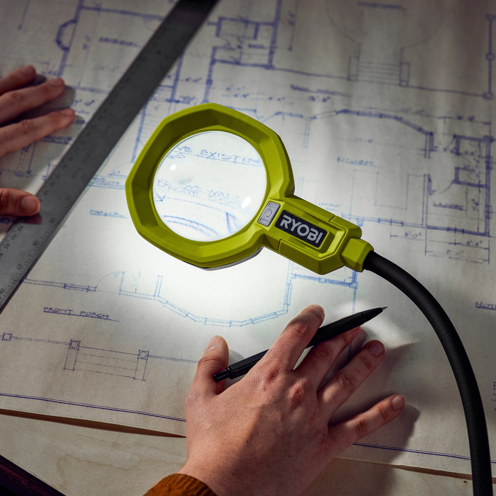 Ryobi 18V ONE+ Magnifying Clamp Light RML18 - Tool Only