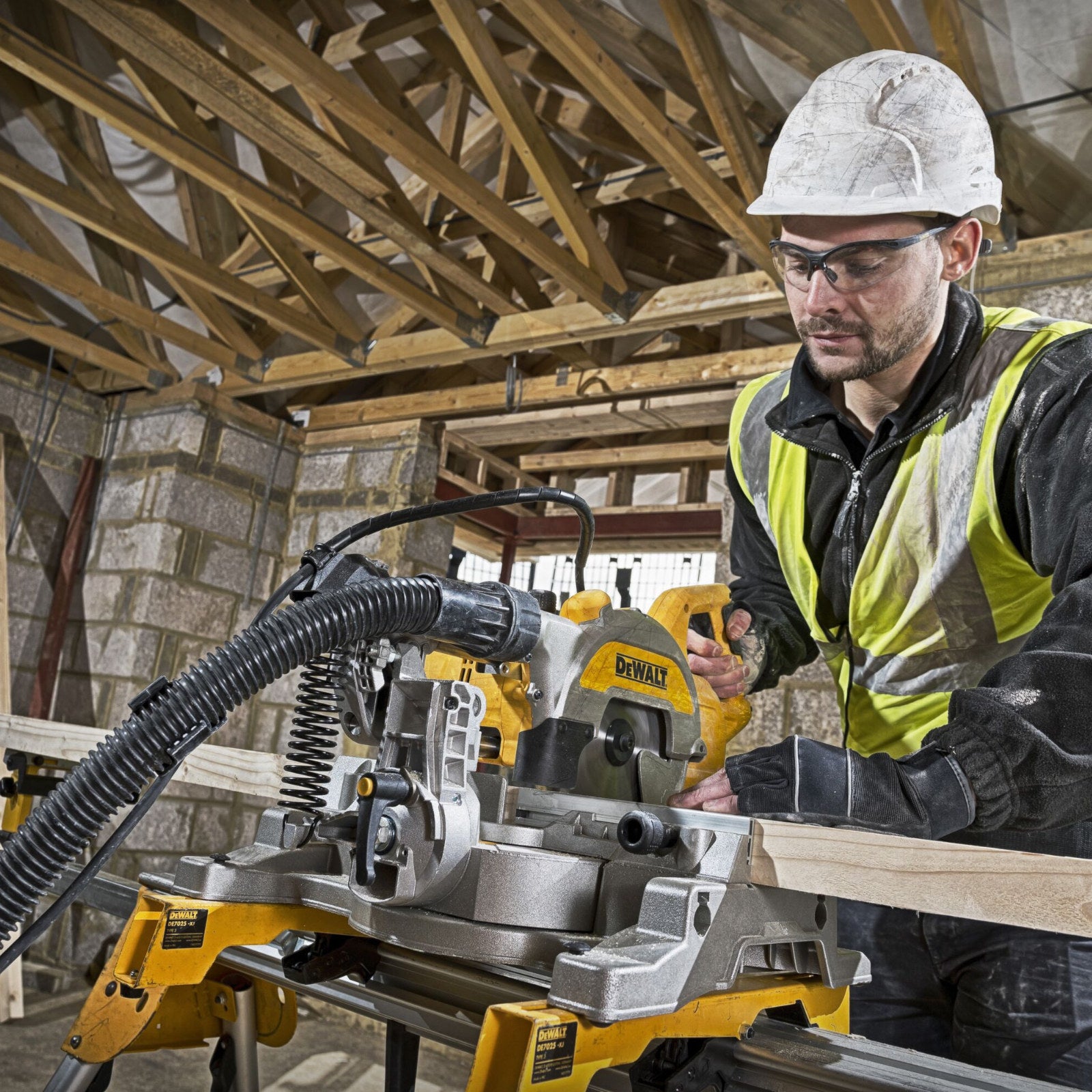 DeWALT 54V XR FLEXVOLT 216mm Cordless Mitre Saw Skin Only DCS777N-XJ