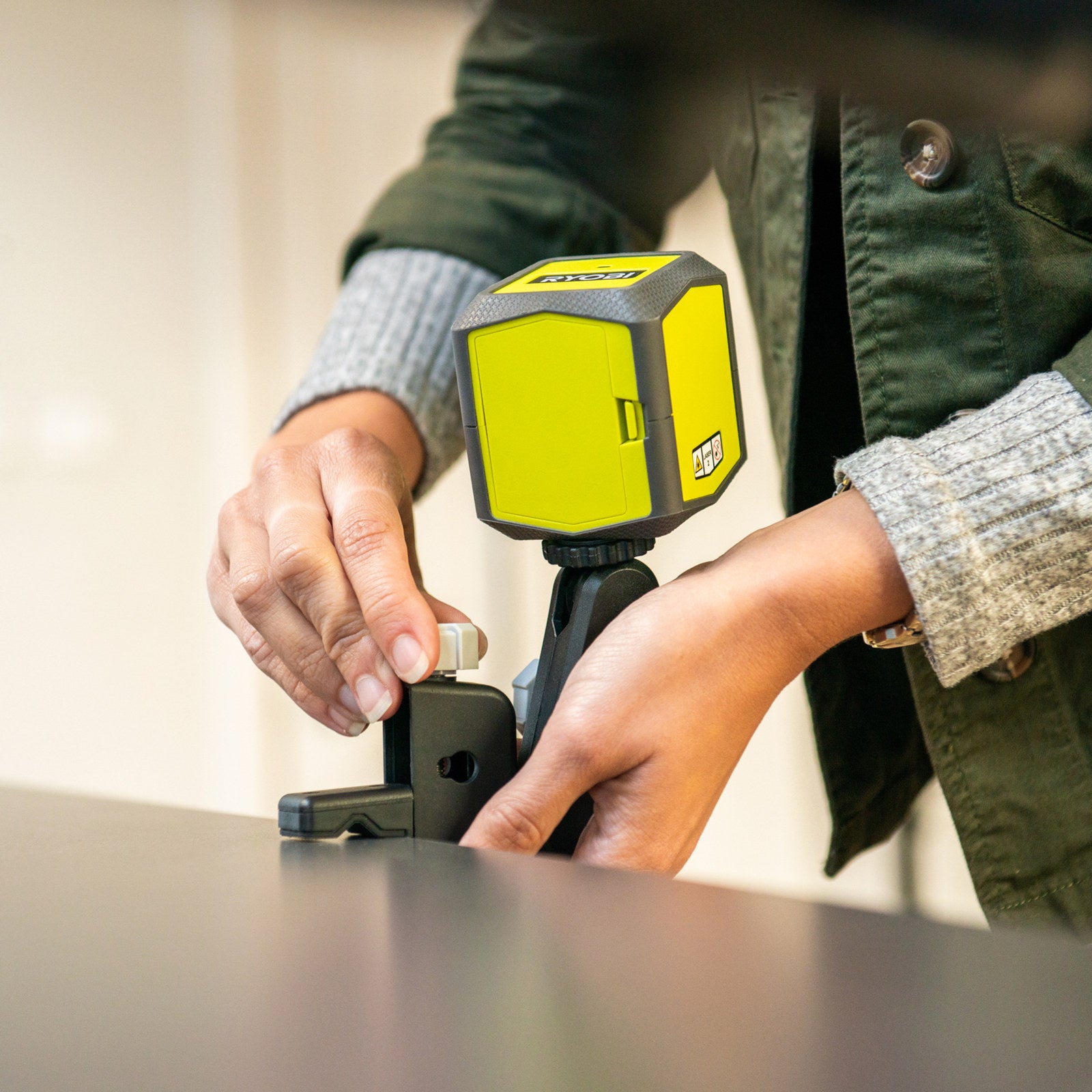 Ryobi 15m Green Cross Line Laser - Self-Levelling (RLL15GN)