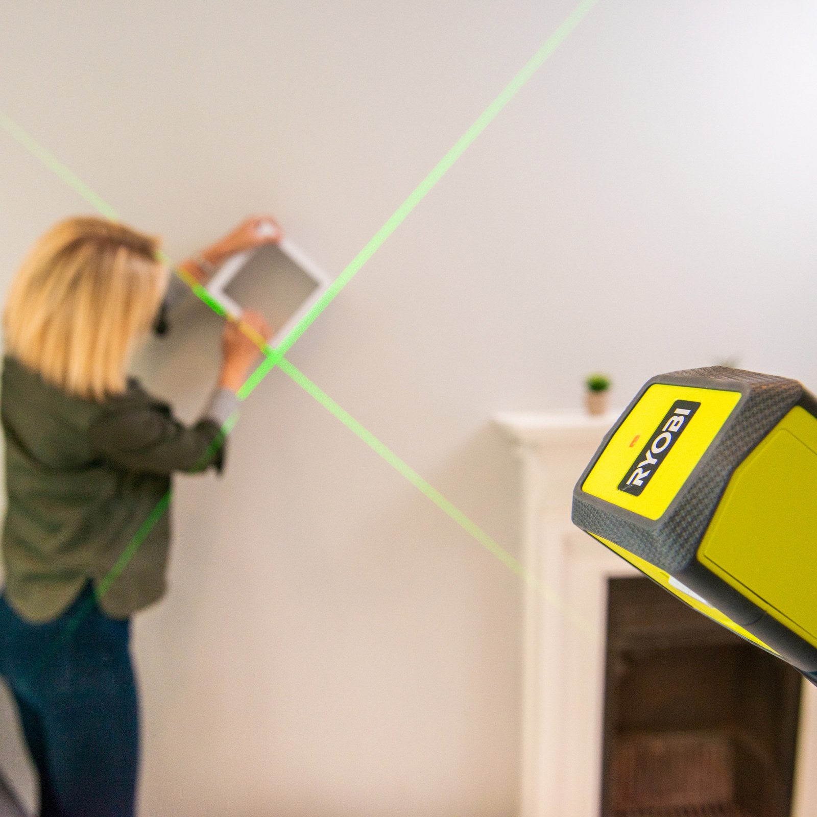 Ryobi 15m Green Cross Line Laser - Self-Levelling (RLL15GN)