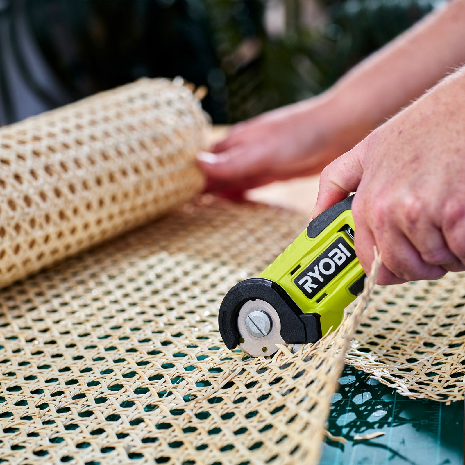 Ryobi USB Lithium Power Cutter 2Ah Kit (RCT4K)