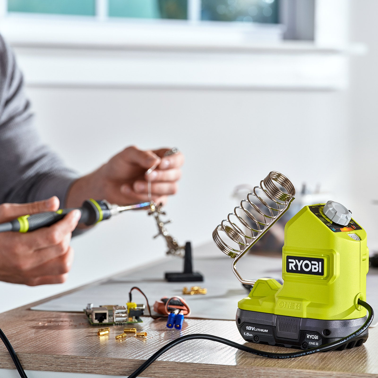 Ryobi 18V ONE+ Variable Temperature Soldering Iron, Cordless, Tool Only RSI18