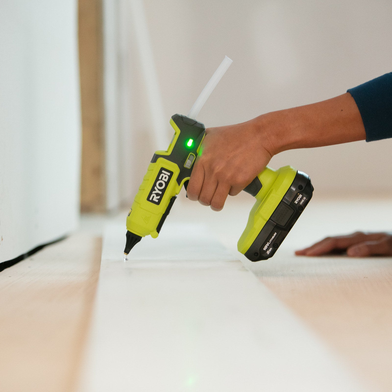 Ryobi 18V ONE+ Dual Temperature Glue Gun, 11mm, Cordless, Built-In Stand, Tool Only RGL18