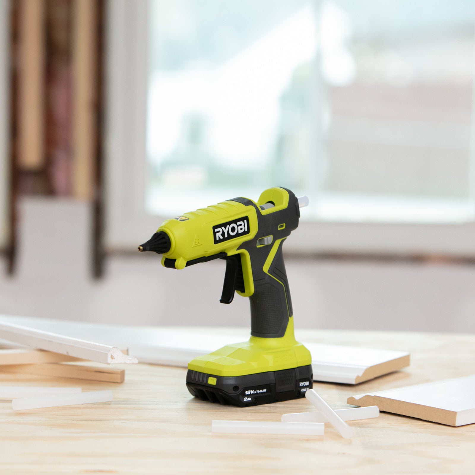 Ryobi 18V ONE+ Dual Temperature Glue Gun, 11mm, Cordless, Built-In Stand, Tool Only RGL18