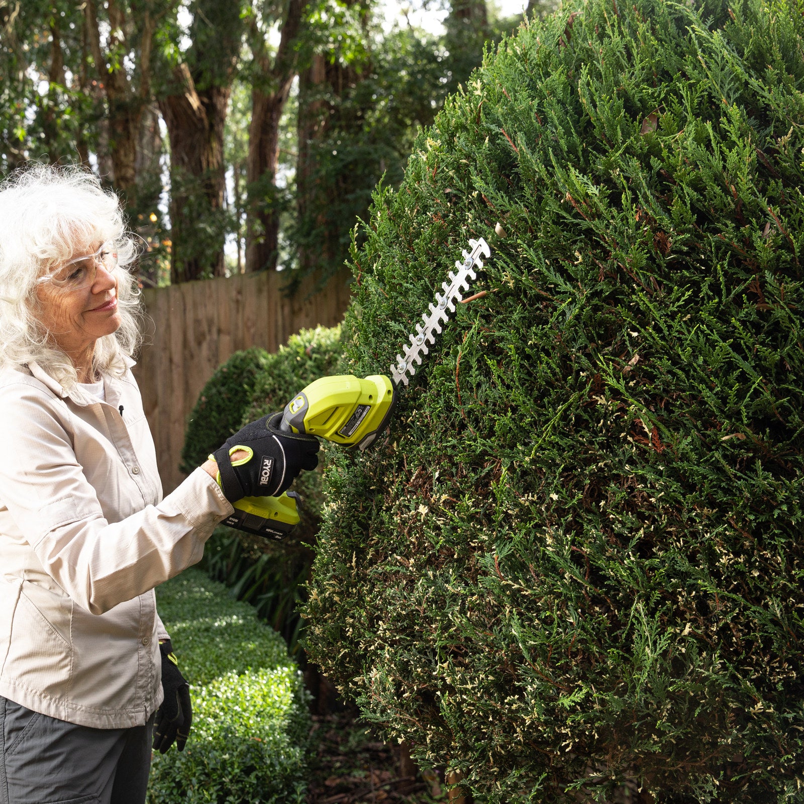 Ryobi 18V ONE+ Cordless 200mm Hedge & Grass Shears R18HTR130, Tool Only