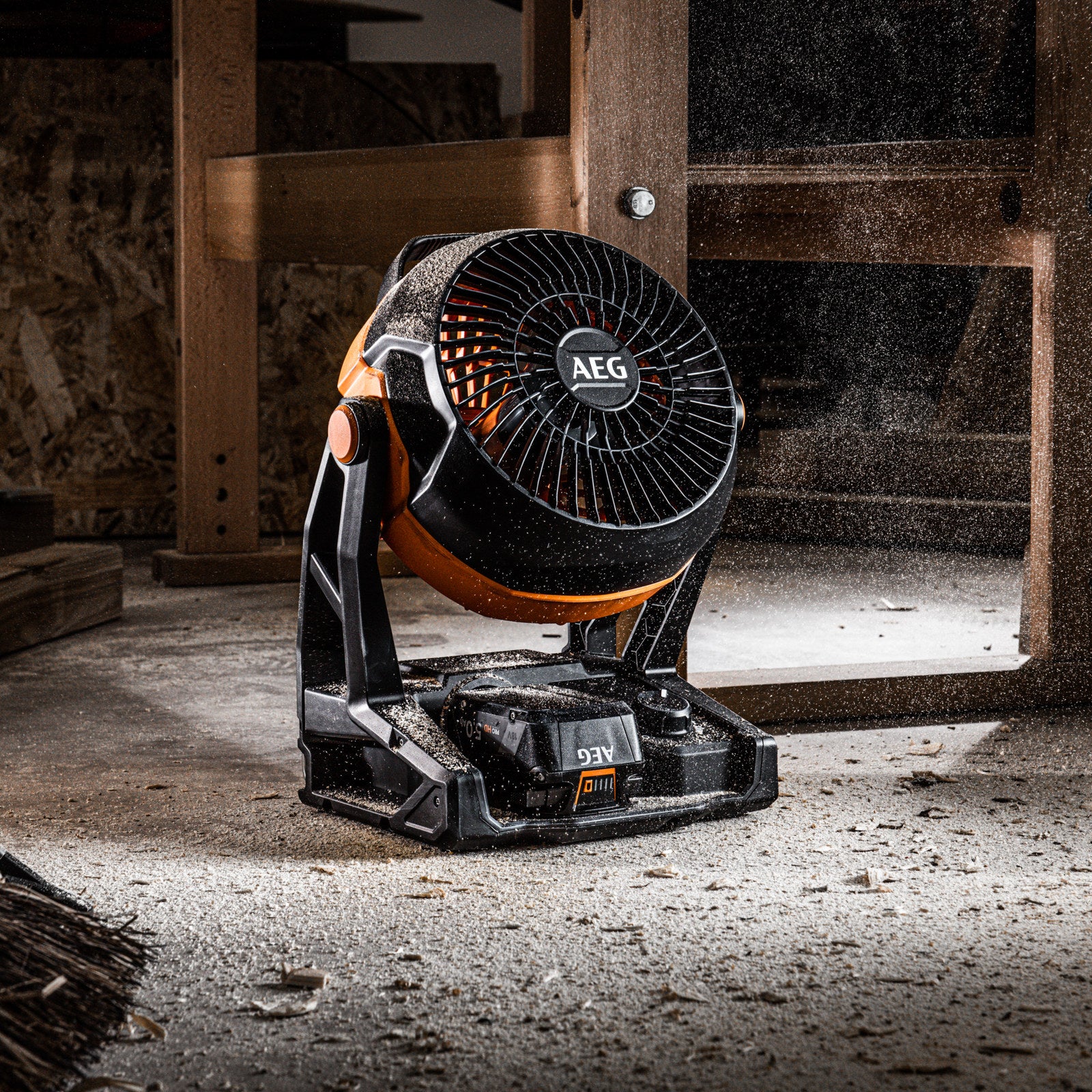 AEG 18V Hybrid Fan Skin Only with Pivoting Head A18HF0