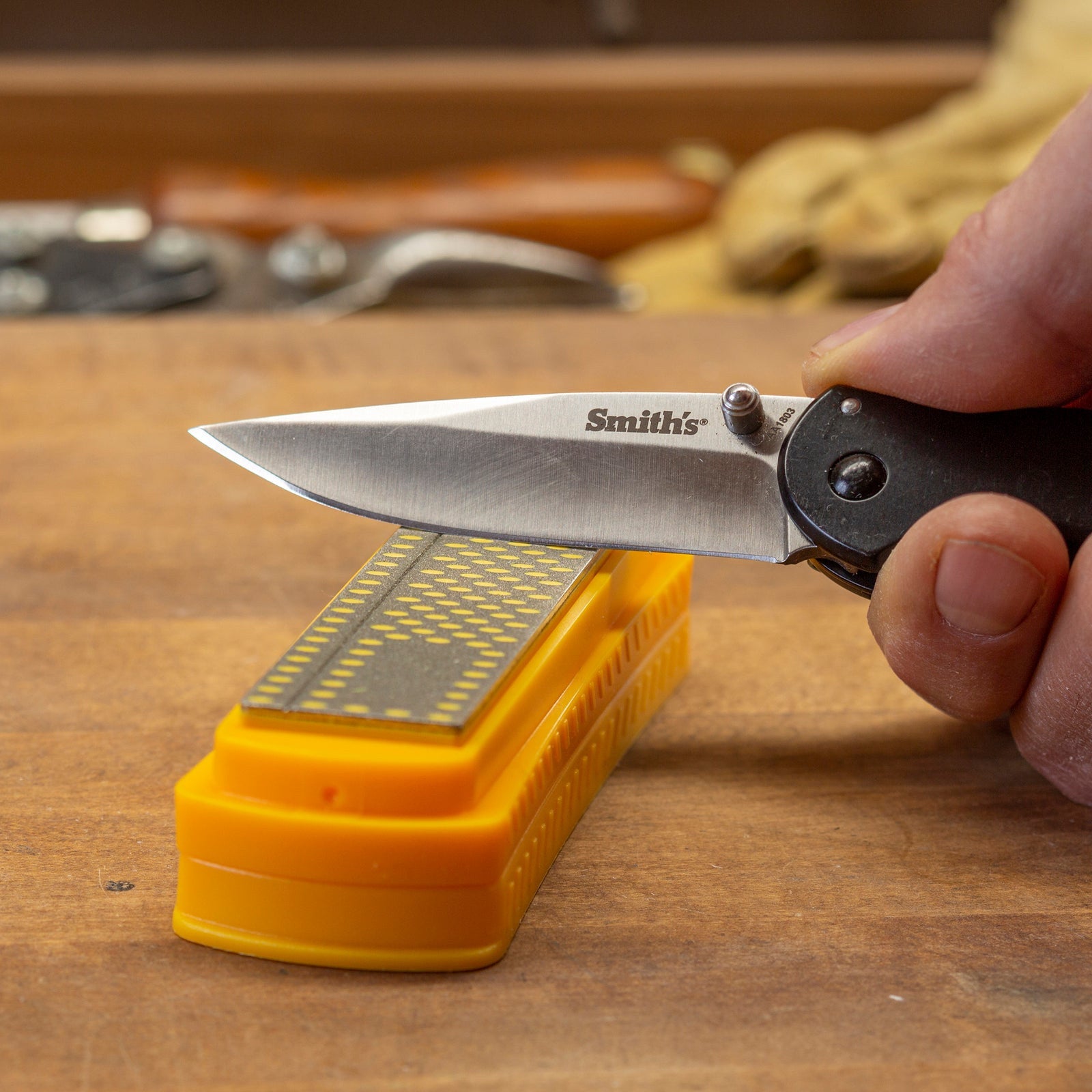Smith's 4" Coarse Diamond Sharpening Stone with Cover for Knives