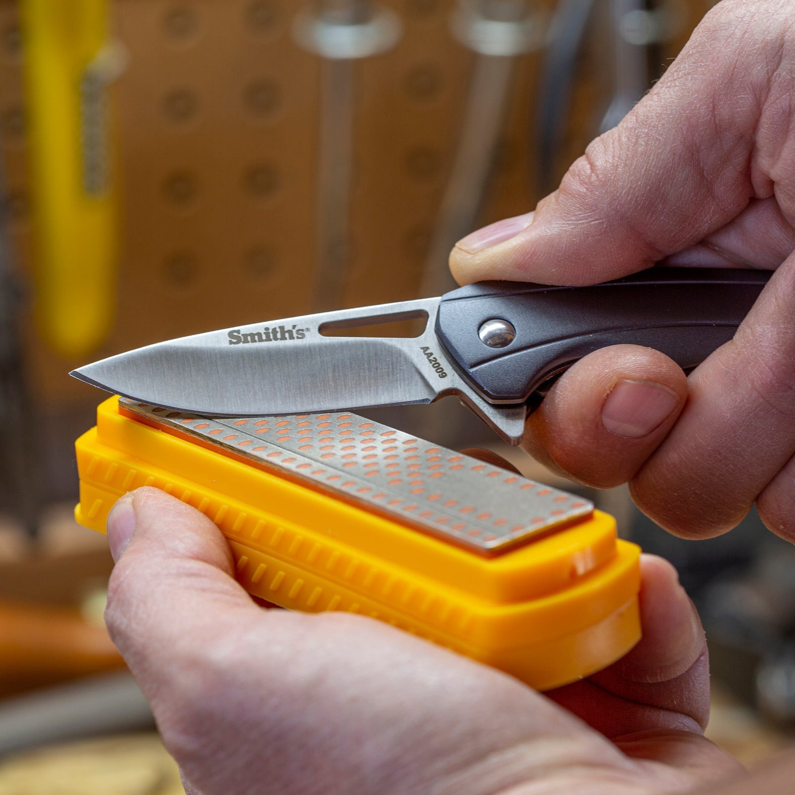 Smith's 4" Coarse Diamond Sharpening Stone with Cover for Knives