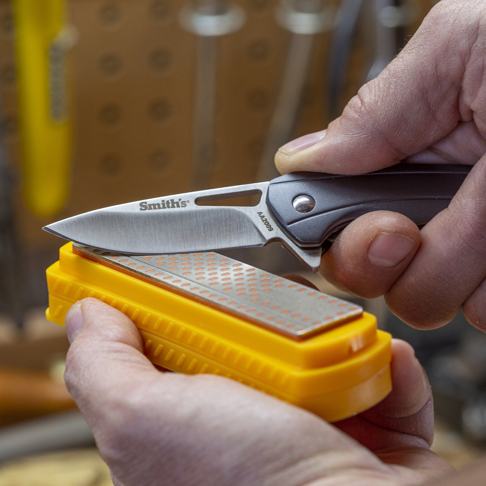 Smith's 4" Coarse Diamond Sharpening Stone with Cover for Knives