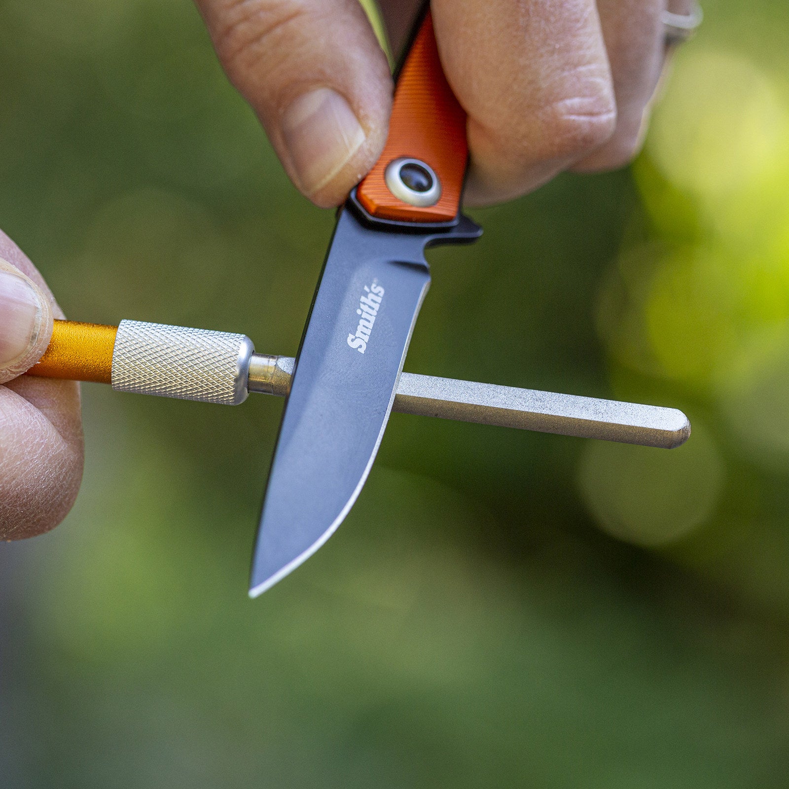 Smith's Diamond Retractable Knife Sharpener, Diamond-Coated Steel, Serrated & Straight