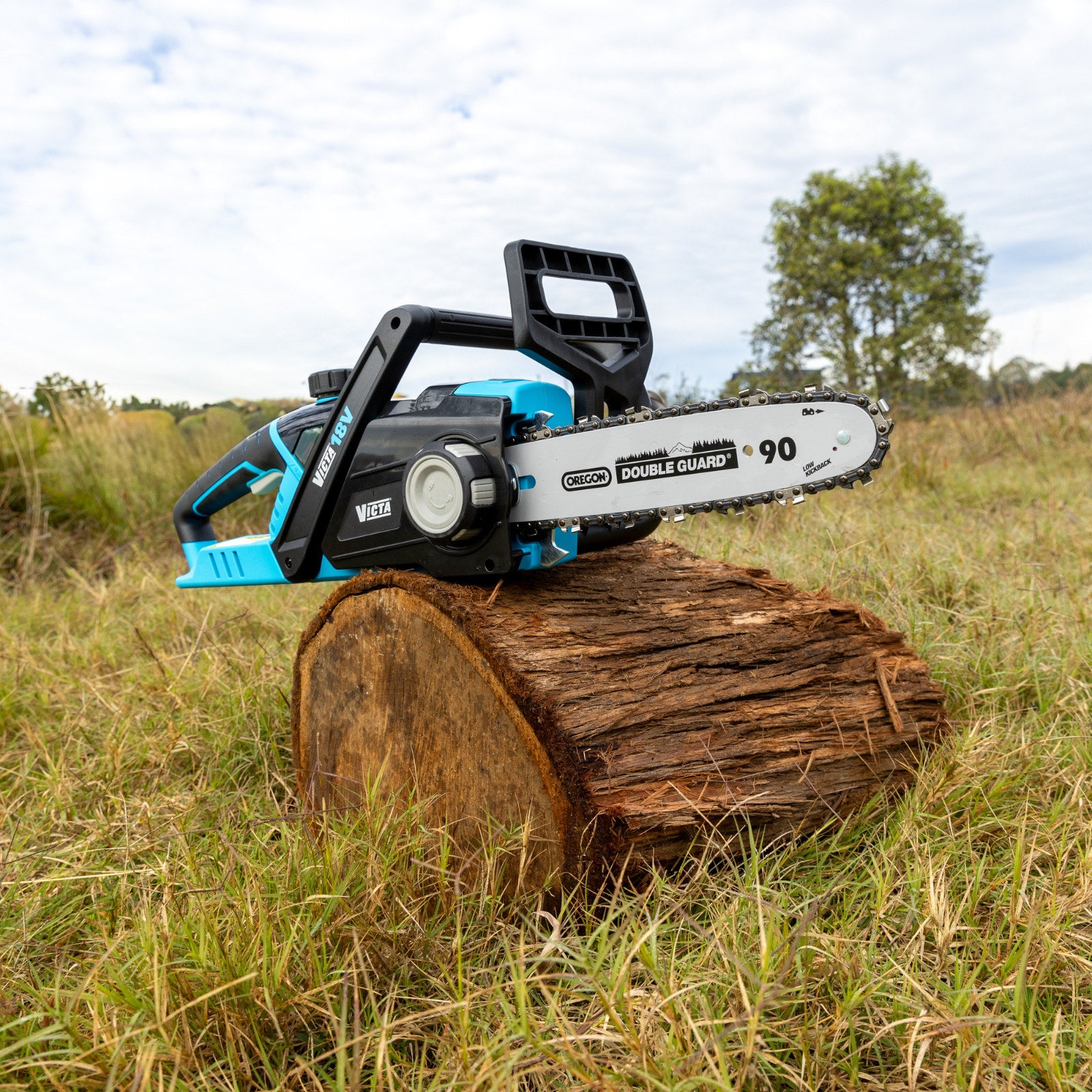 Victa 18V Cordless Li-ion Chainsaw Kit 220mm Bar with 5.0Ah Battery and Charger 1697203