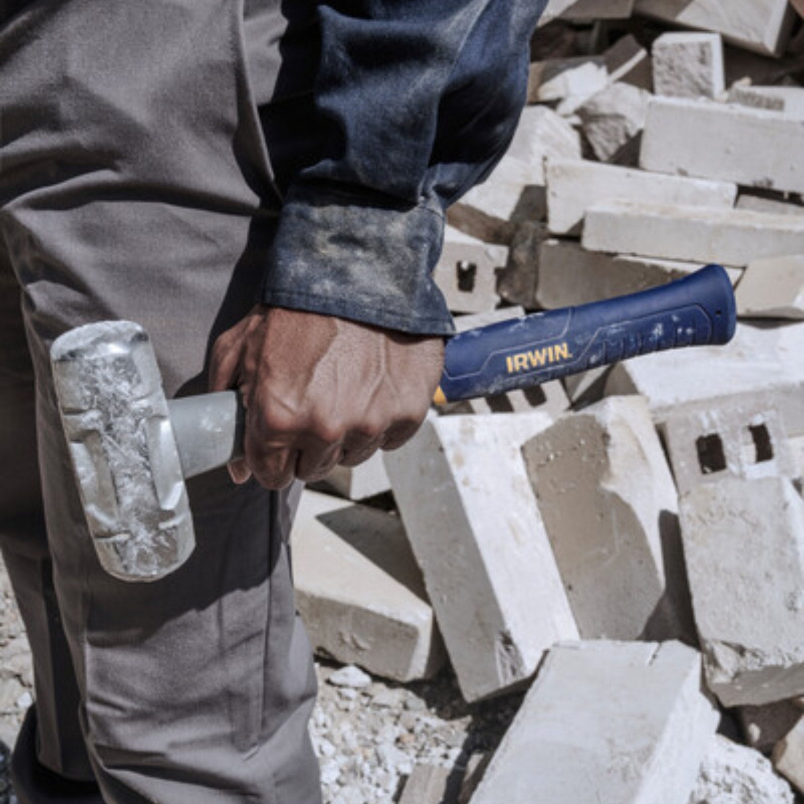 Irwin 4lb Sledge Hammer, Fibreglass Core Handle