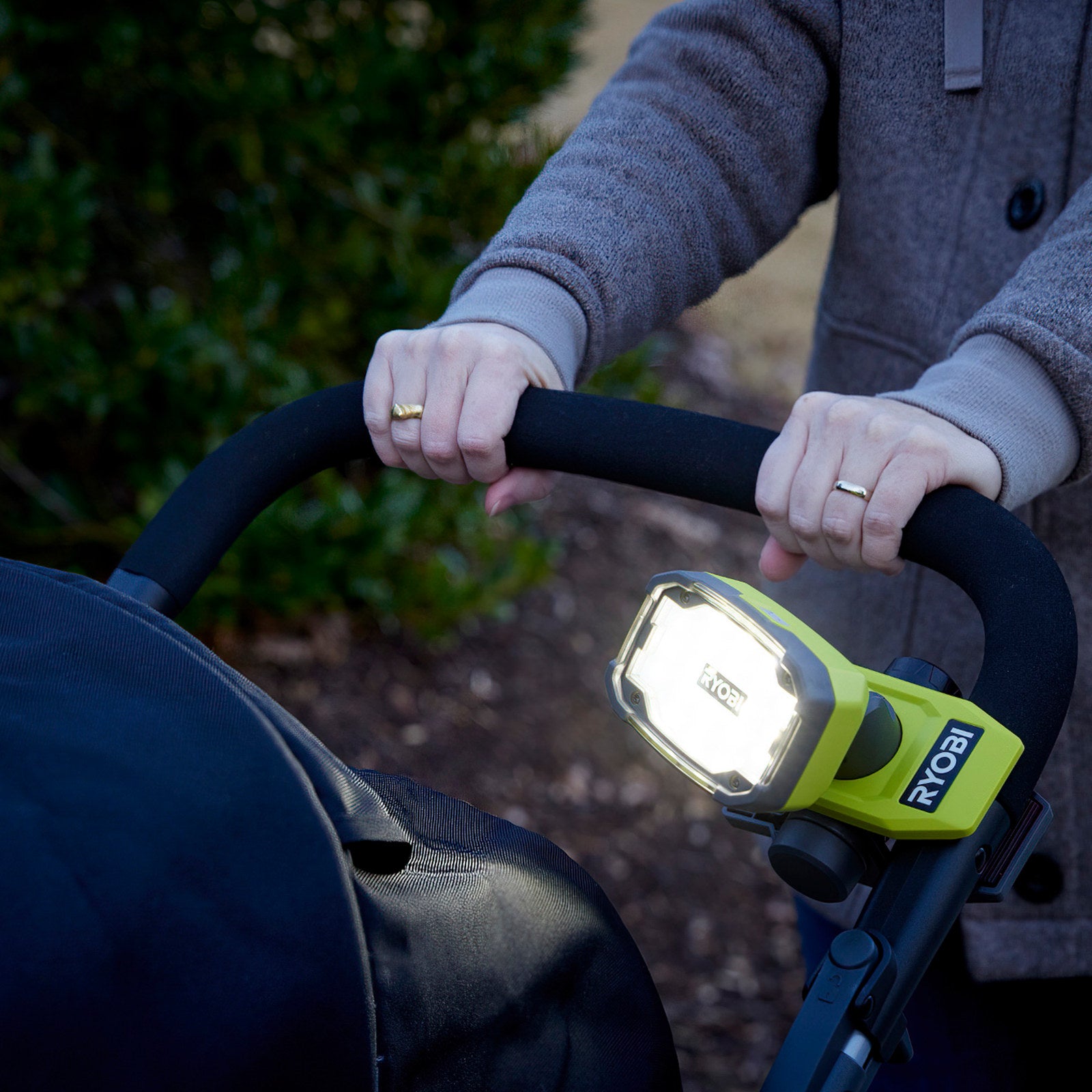 Ryobi USB Lithium Magnetic Clamp Light 2Ah Kit RMCL4K - Cordless LED Work Light