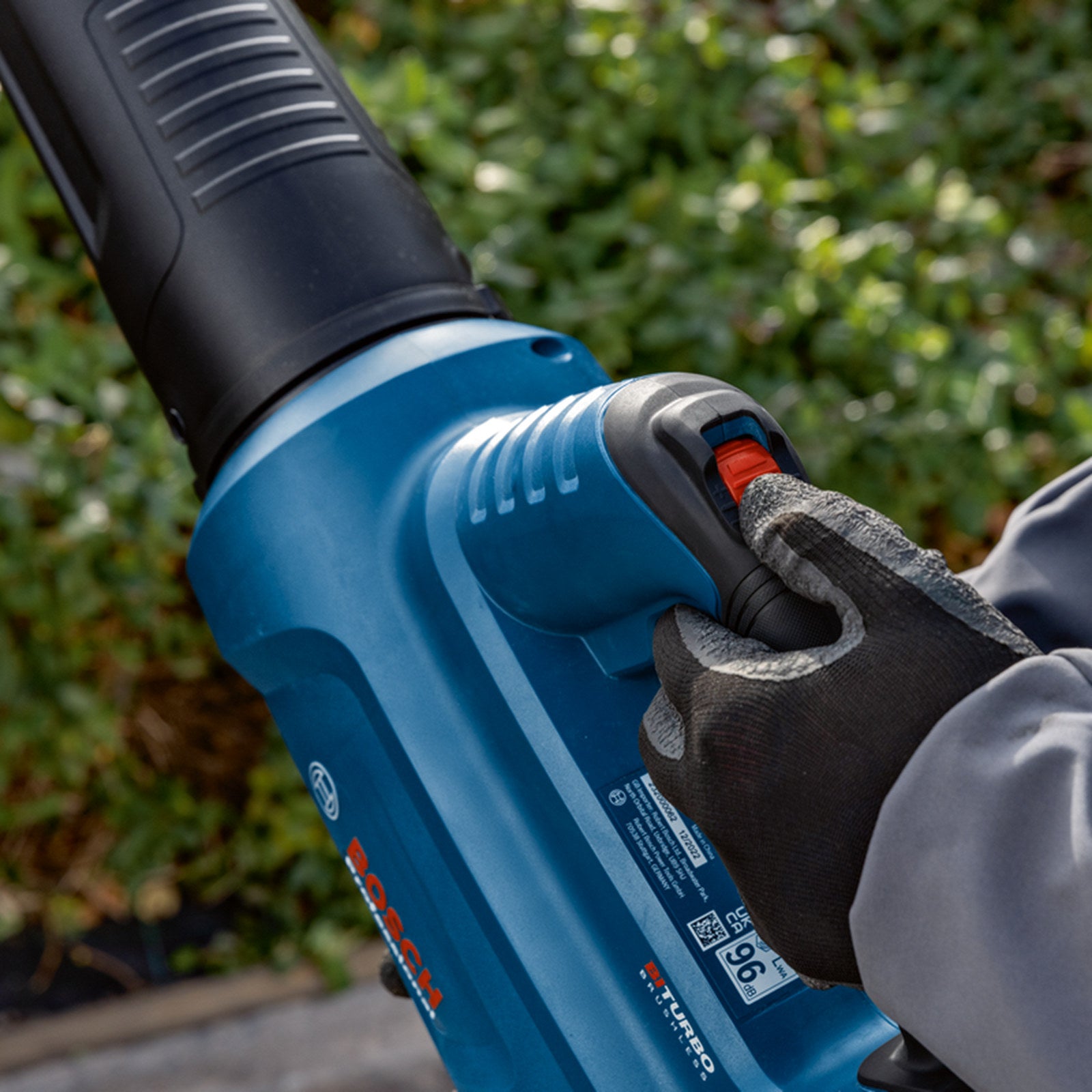 Bosch 18V Professional BITURBO 780m3/h Cordless Blower 8.0Ah Kit GBL 18V-750