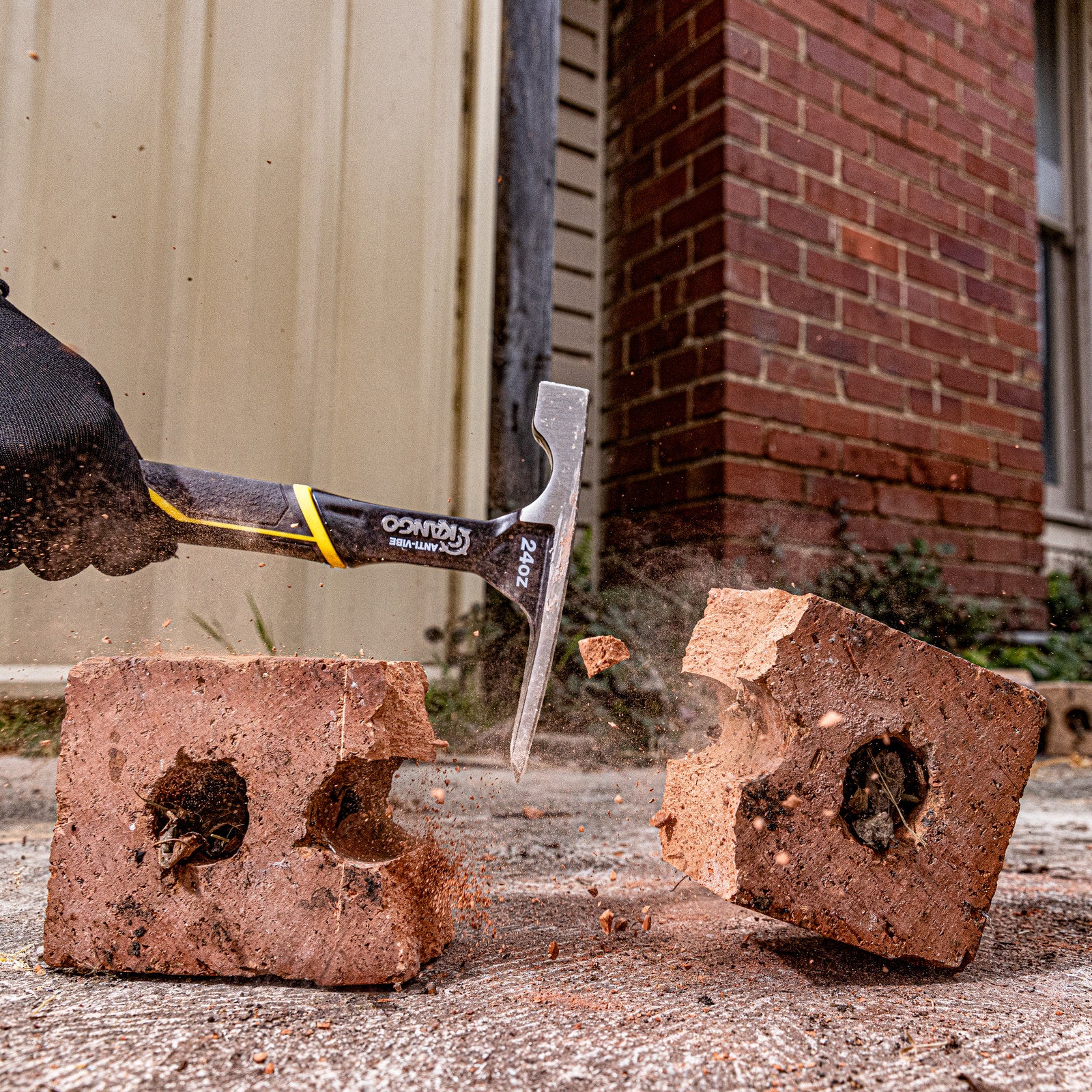 Kango 24oz Anti-Vibe Brick Hammer