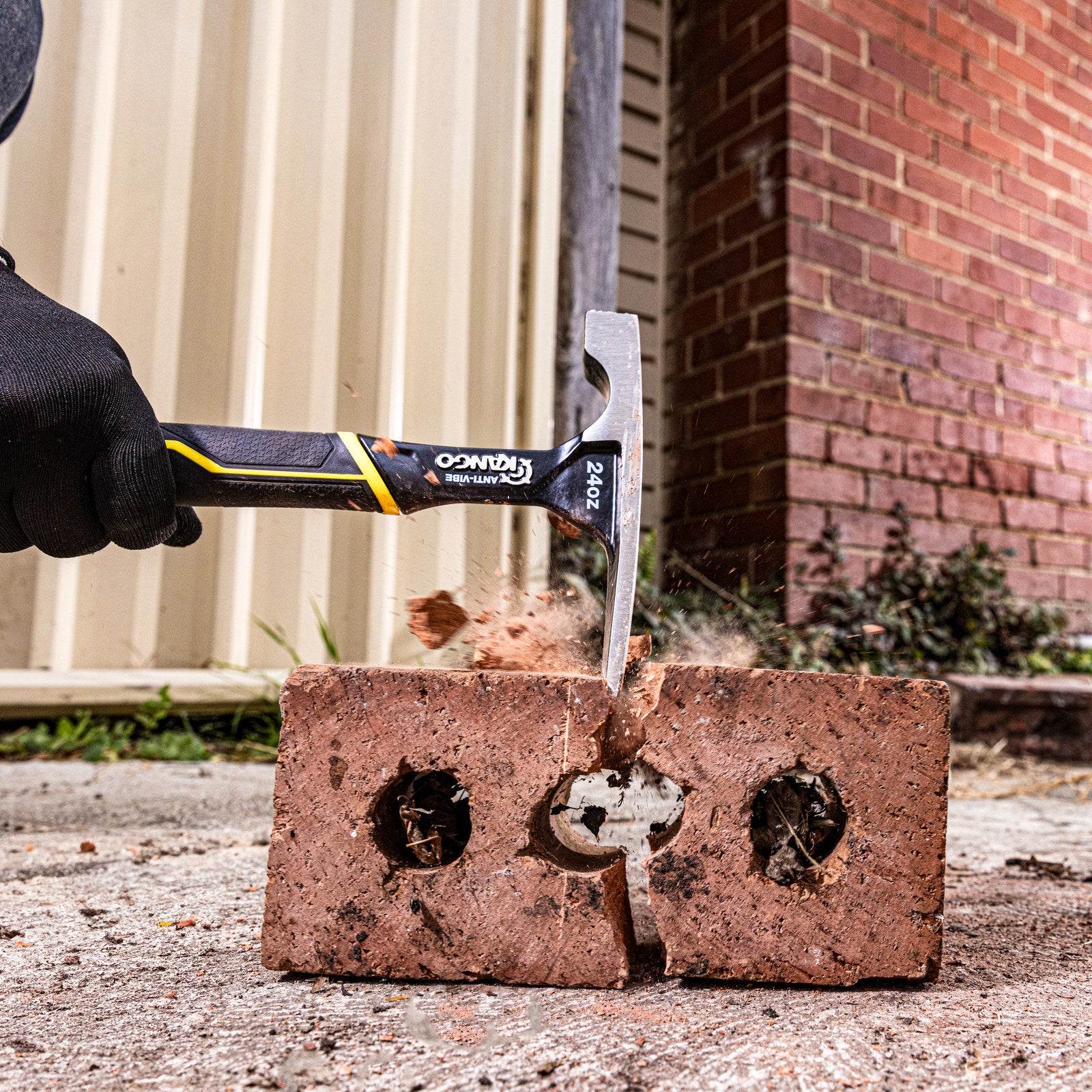 Kango 24oz Anti-Vibe Brick Hammer