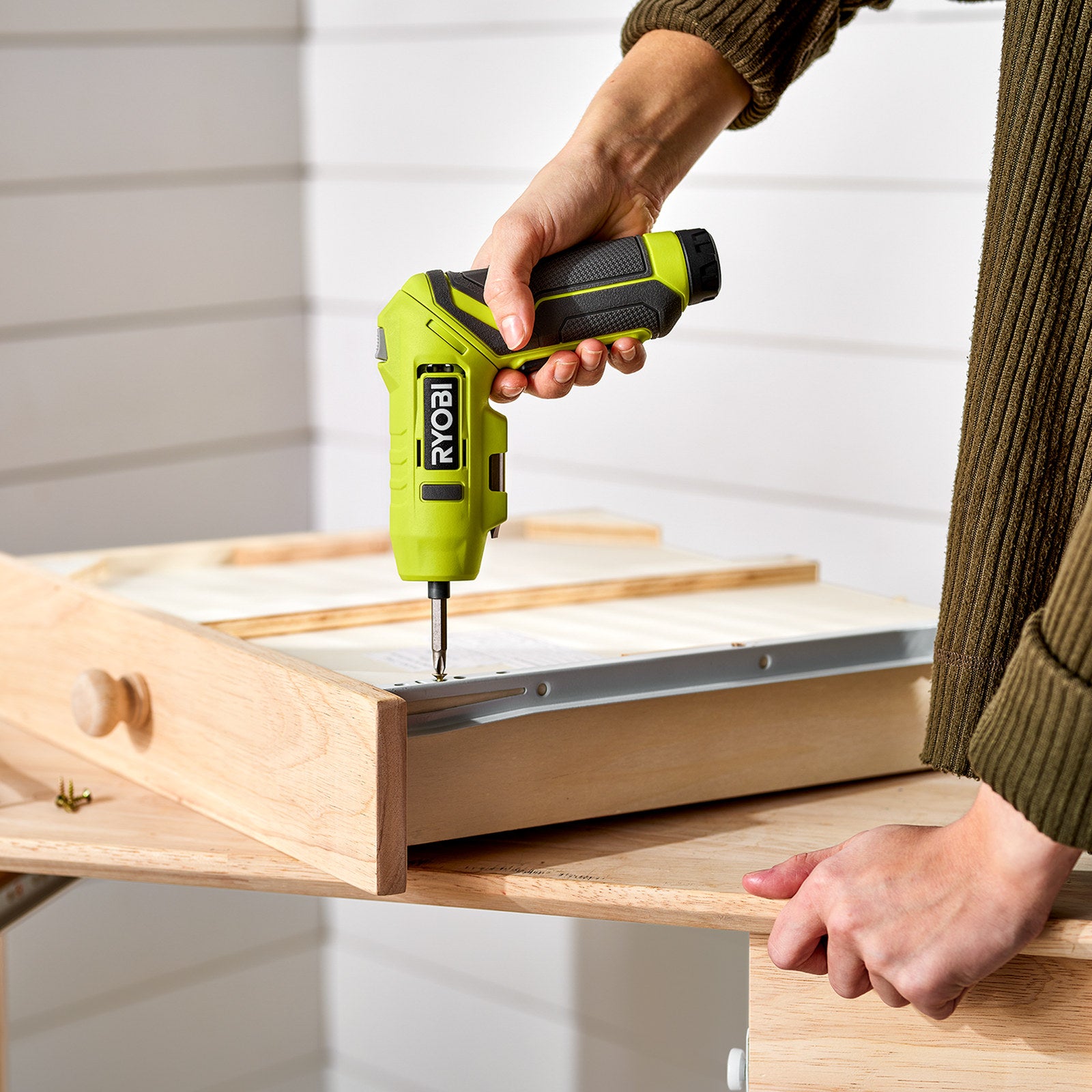 Ryobi USB Lithium Cordless Twist Grip Screwdriver 2Ah Kit RSDP4K