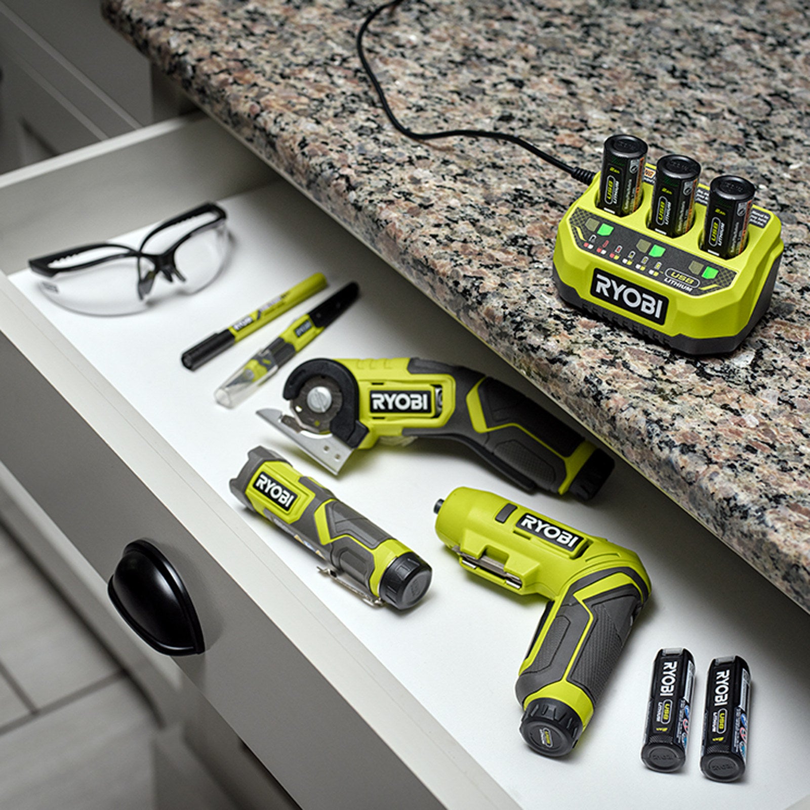 Ryobi USB Lithium 3 Port 3A Charger RC43P with LED Status Indicators