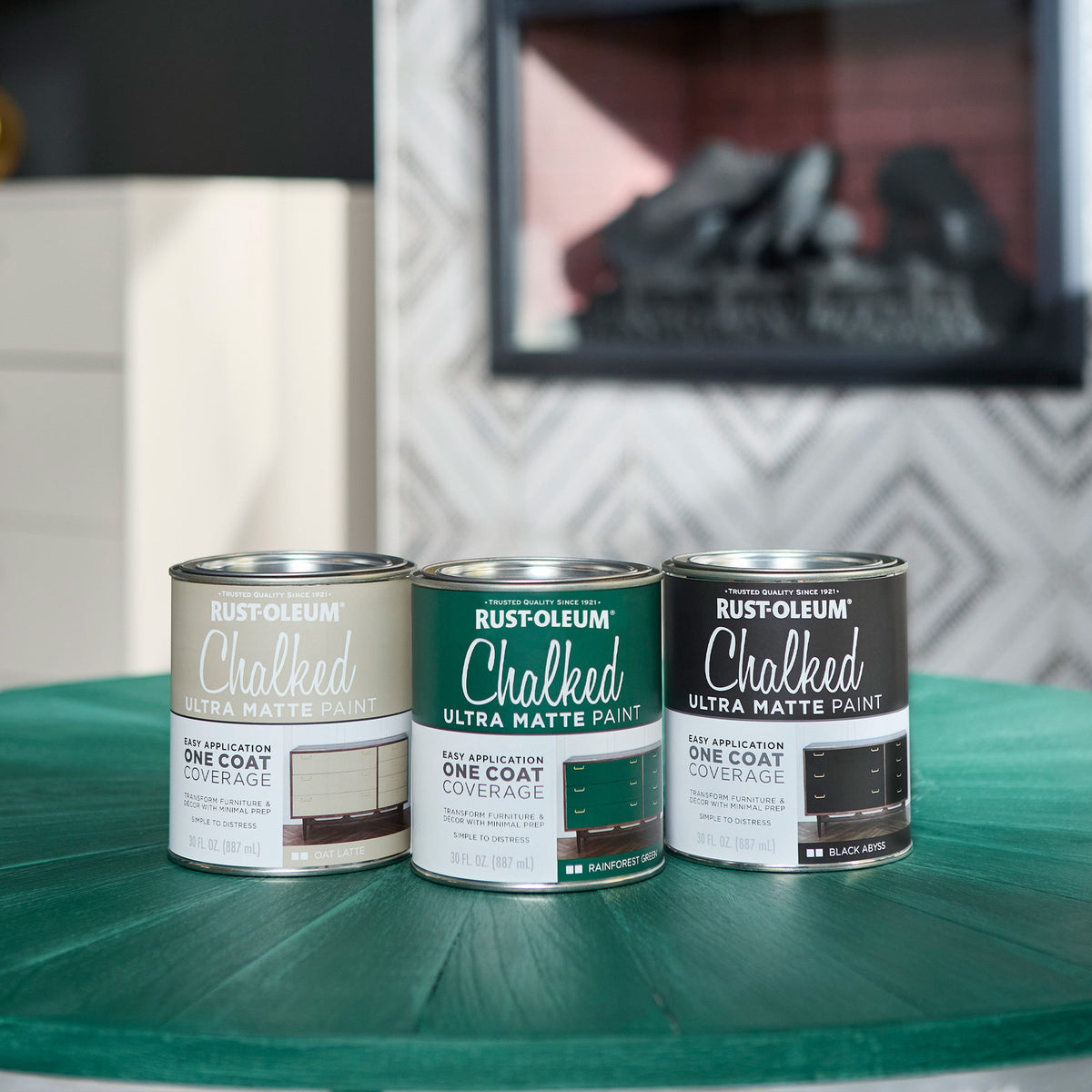 Rust-Oleum 887ml Black Abyss Ultra Matte Chalked Paint, Splatter Resistant Indoor