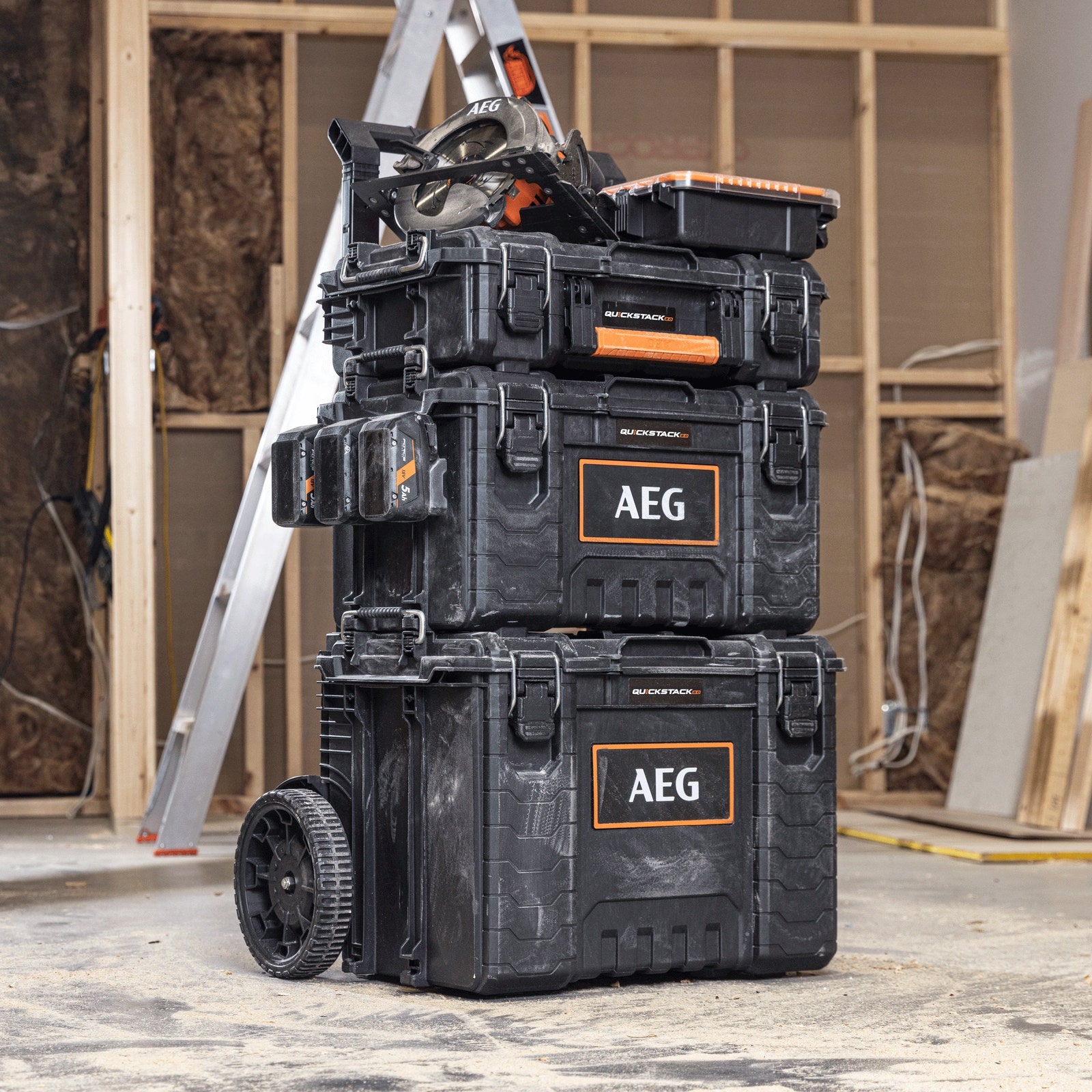 AEG 3 Port 18V Battery Holder Wall and Bench Mount AQSBH