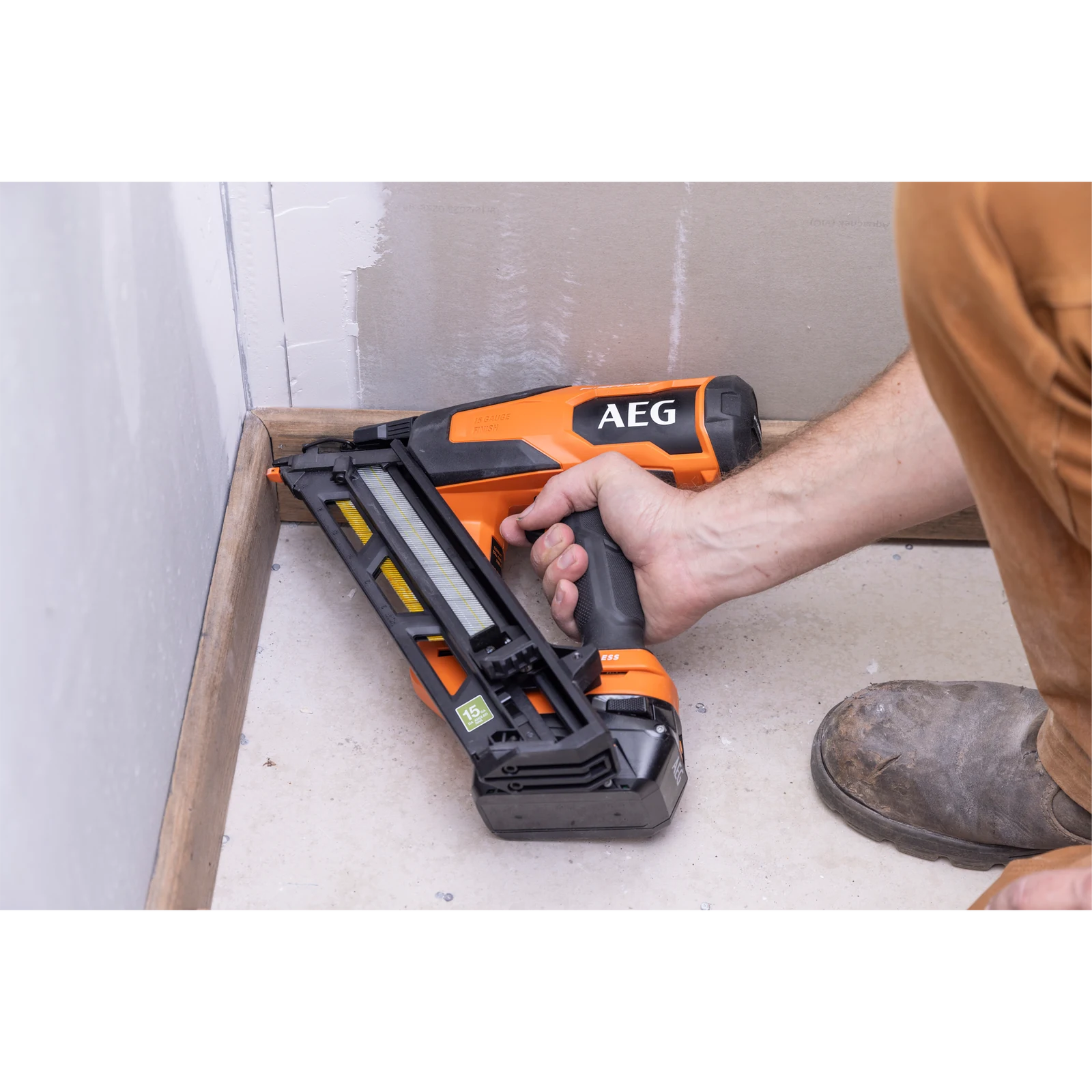 AEG 18V F-RAPID 15GA DA Angled Brad Nailer 5Ah FORCE Kit A18FN15DA51