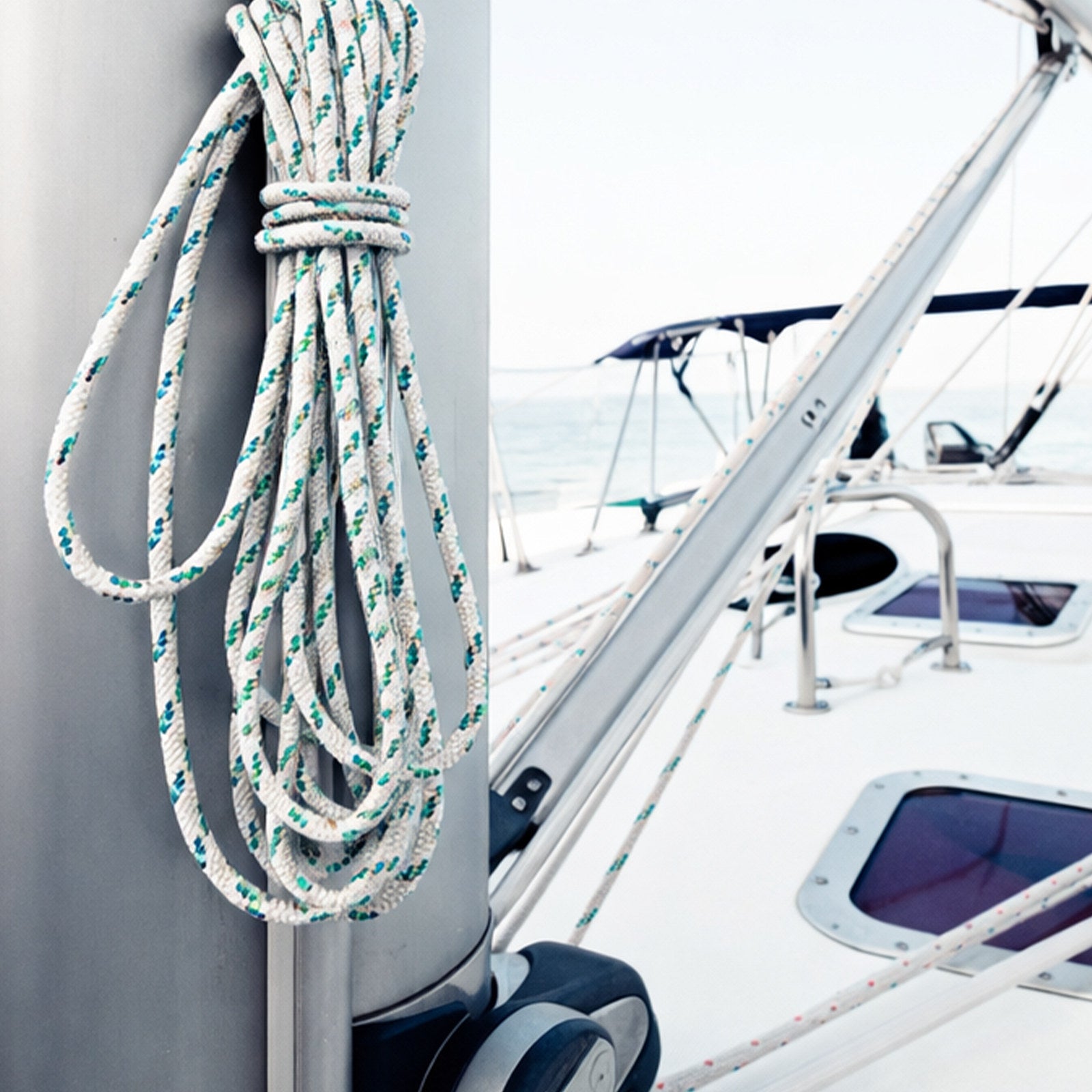 Grunt 8mm x 25m Outdoor Rope, White with Green Trace, Braided Polypropylene, 600kg Break Strength