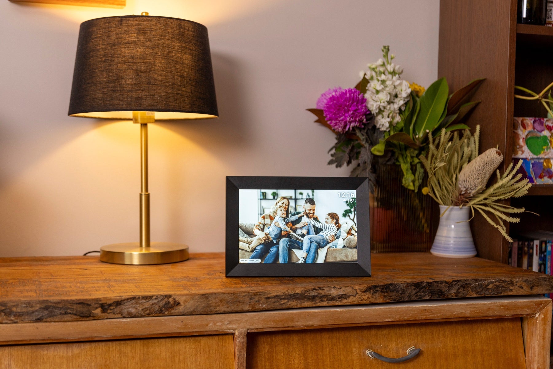 Kogan 10.1" Wi-Fi Digital Photo Frame with Frameo App - 32GB,Black - SuperSaverAU - view 11