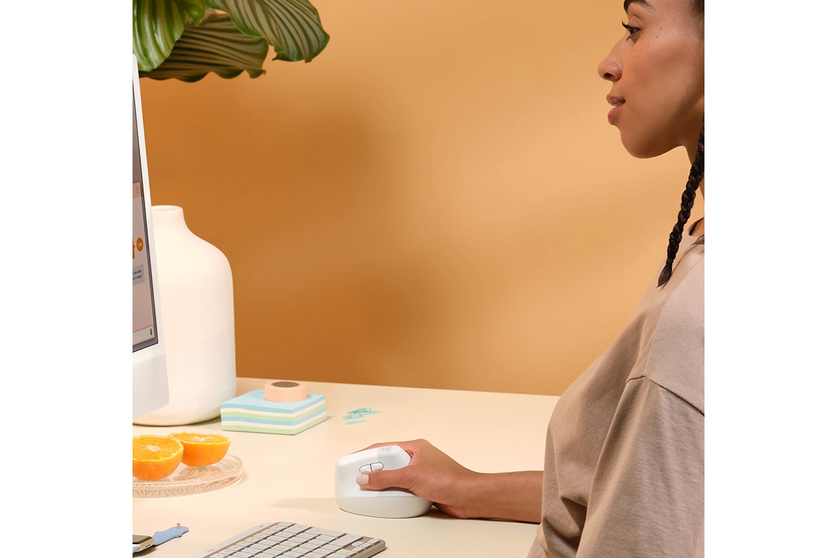 Logitech Lift Vertical Ergonomic Mouse (Mac, Pale Grey)