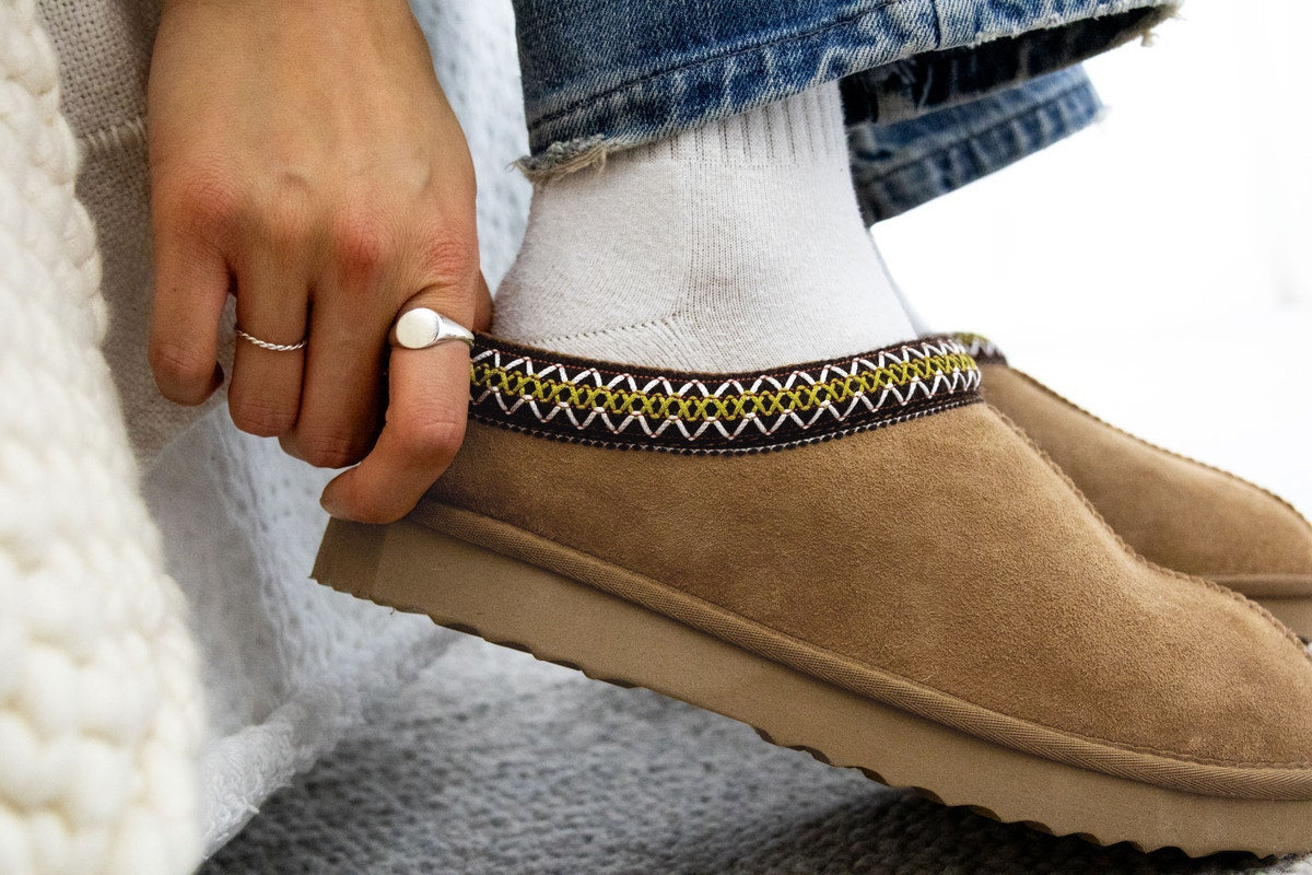 UGG Outback Premium Australian Sheepskin Braided Slip On Boot (Chestnut, Size 12M/13W US)