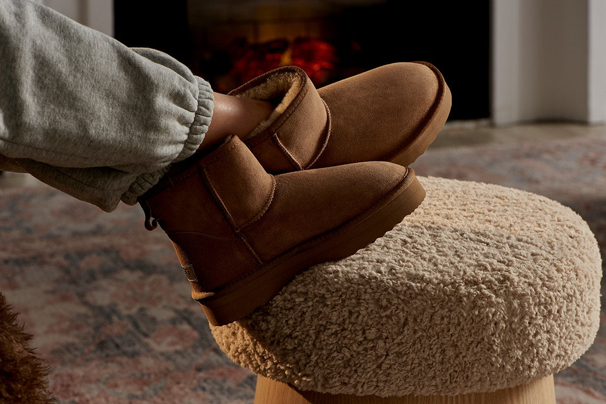 UGG Outback Premium Australian Sheepskin Mini Classic Platform Boot (Chestnut, Size 10M/11W US)