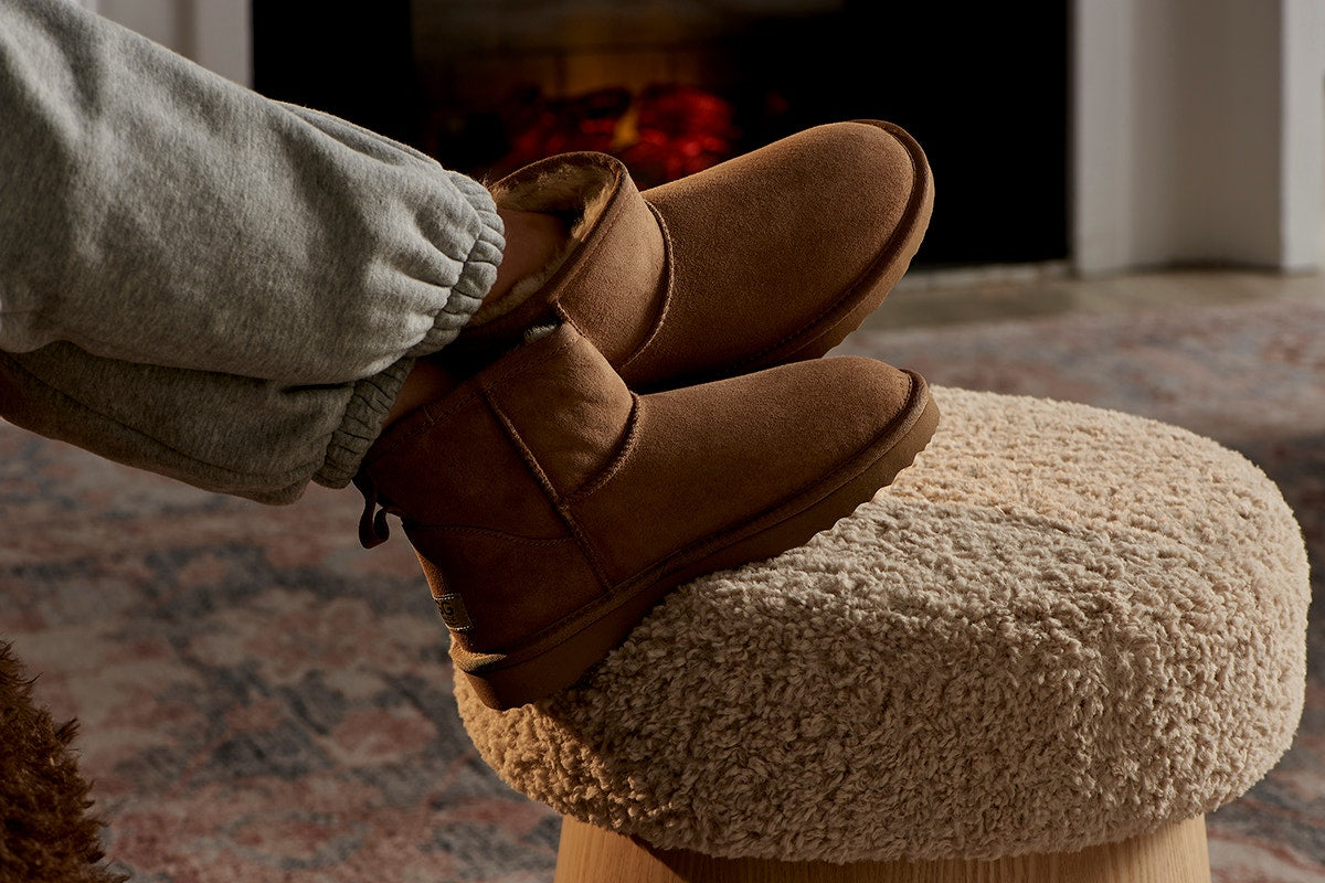 UGG Outback Premium Australian Sheepskin Mini Classic Boot (Chestnut, Size 13M/14W US)