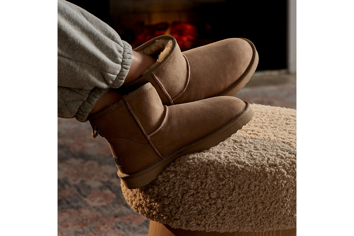 UGG Outback Premium Australian Sheepskin Mini Classic Boot (Sand, Size 13M/14W US)