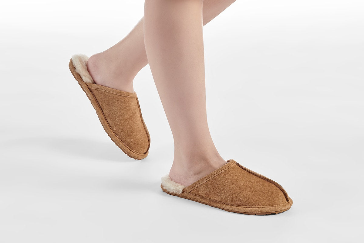 UGG Outback Premium Australian Sheepskin Scuff Slipper (Chestnut, Size 13M/14W US)
