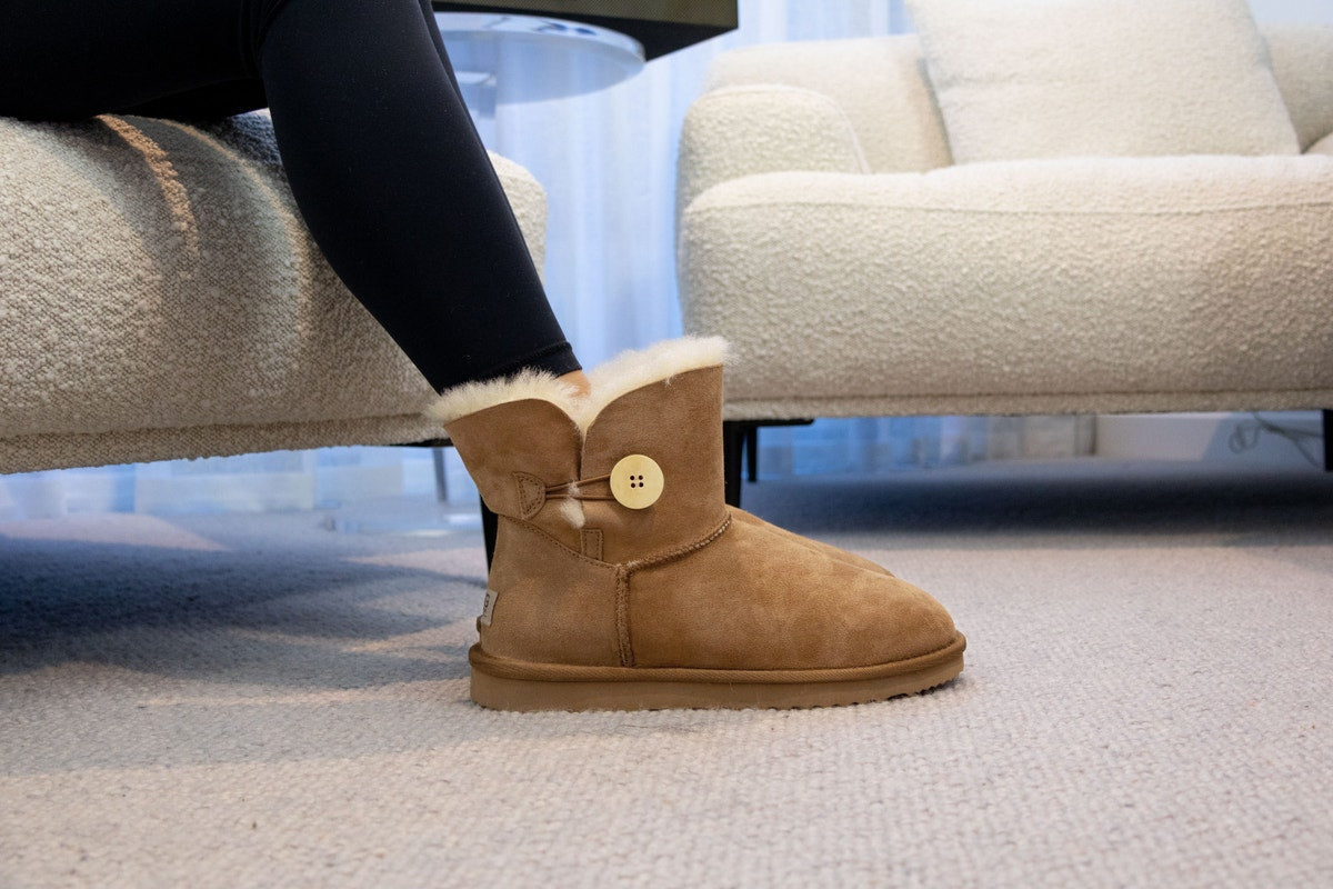 UGG Outback Premium Australian Sheepskin Short Button Boot (Chestnut, Size 13M/14W US)