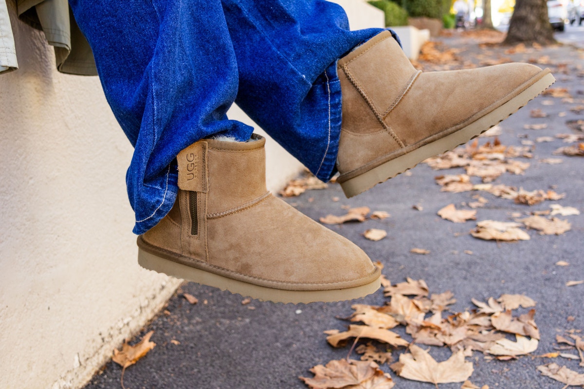 UGG Outback Premium Australian Sheepskin Zip Classic Boot (Chestnut, Size 13M/14W US)