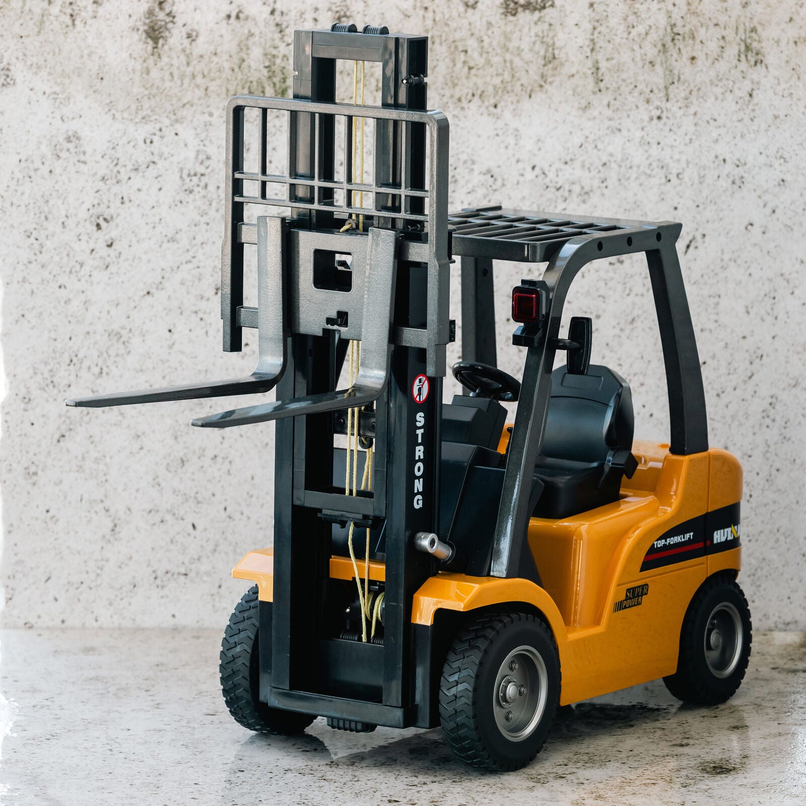 Metal Remote Control Forklift 1:10 Scale 2.4G with Lifting Function - SuperSaverAU - view 4