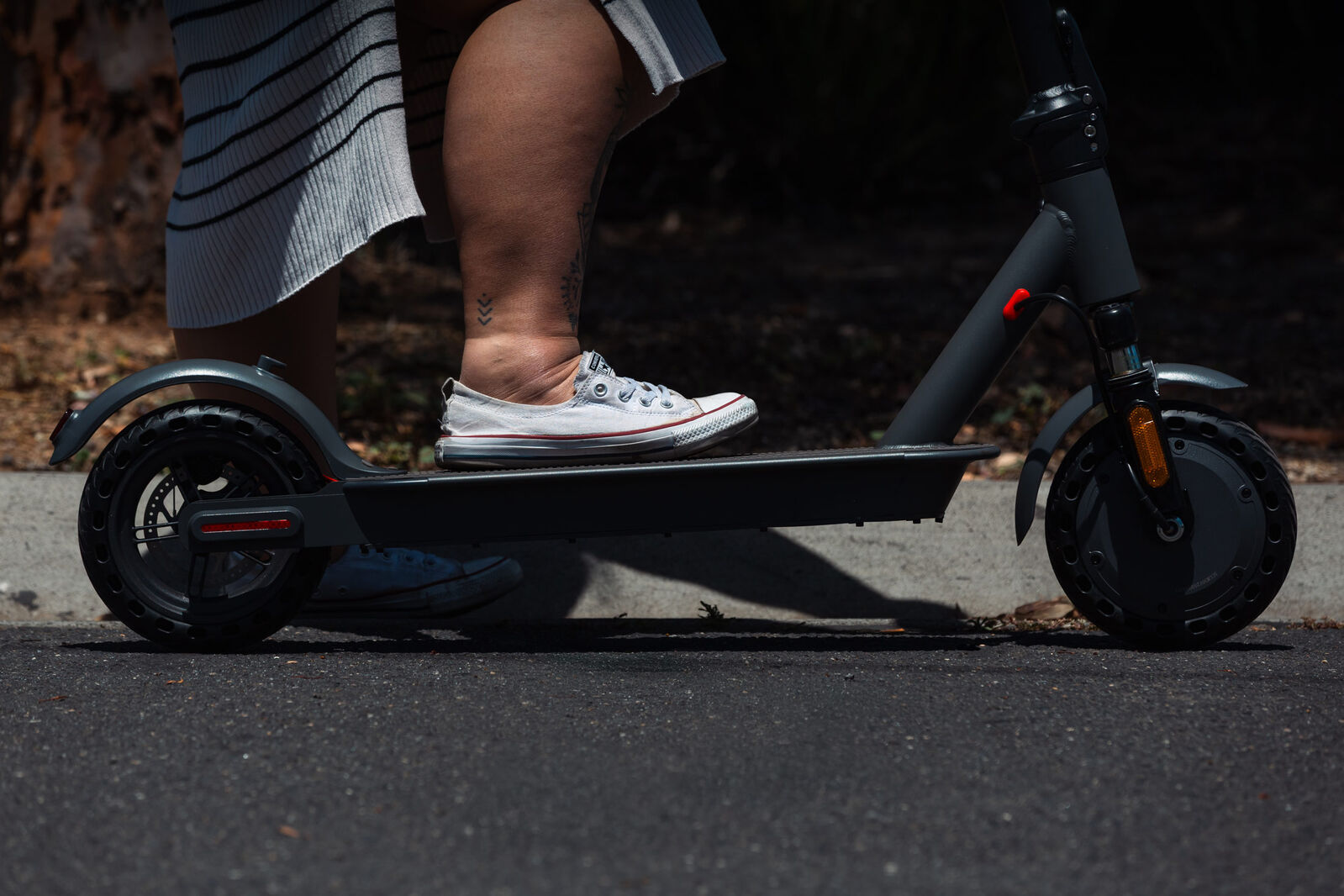 Lenoxx ES150 Electric Scooter with 350W Motor & 25kph Speed