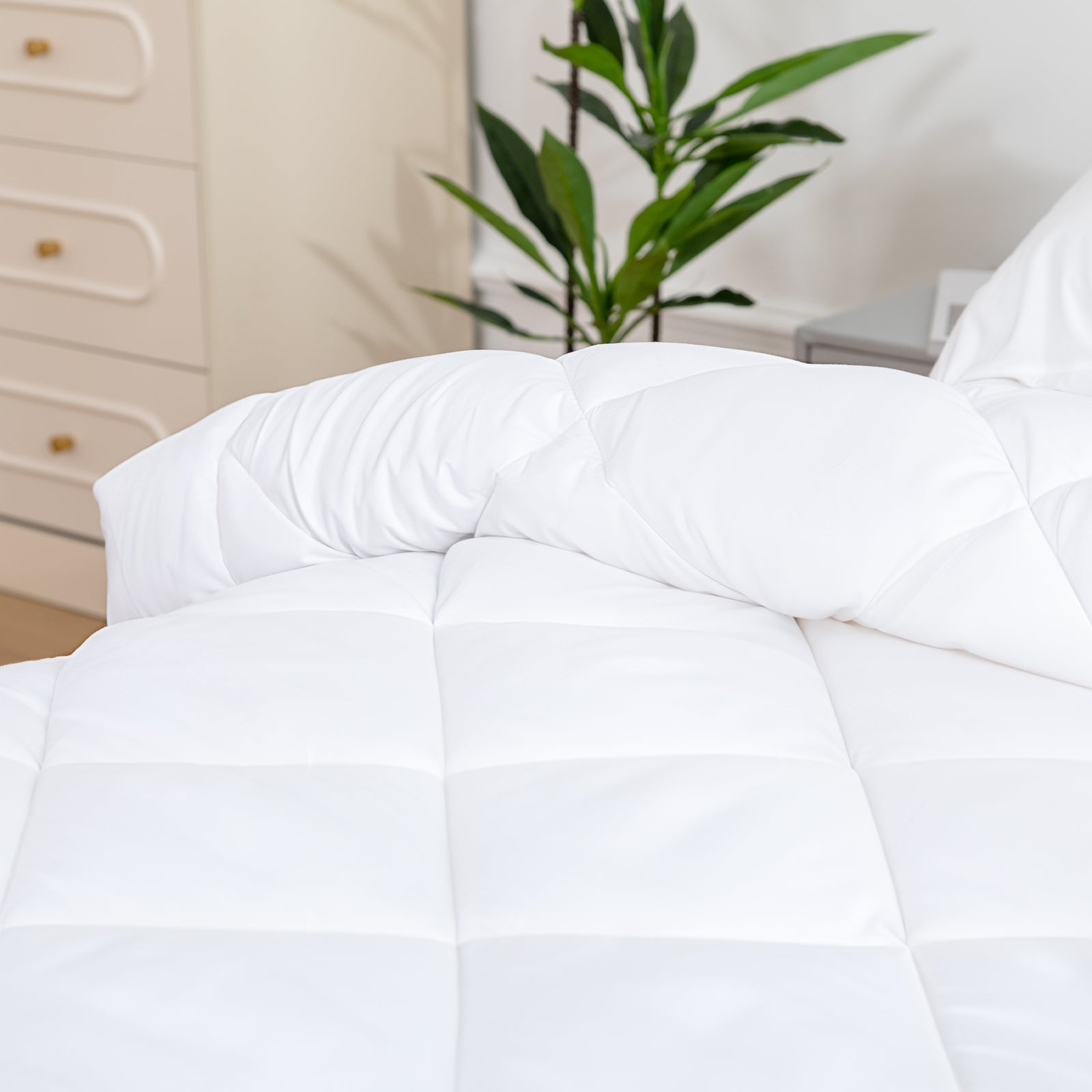 Hacienda Microfiber Bamboo Blend Quilt - King, Hypoallergenic & Antibacterial - SuperSaverAU - view 4
