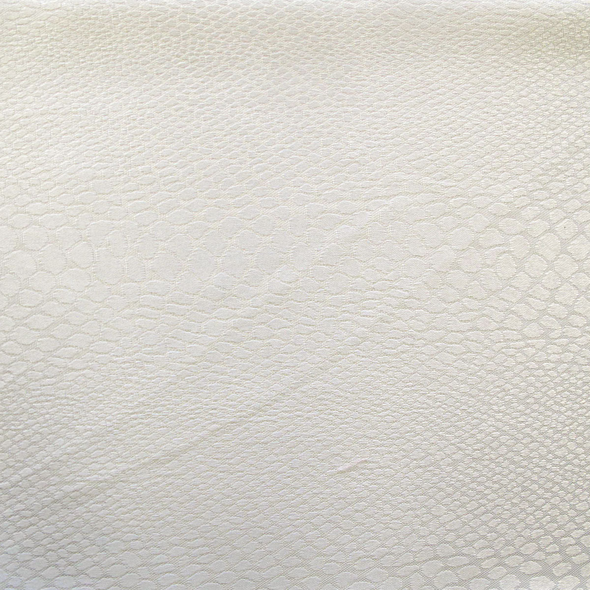 Komodo Ivory Jacquard Tablecloth 135 x 180 cm - Animal Skin Design - SuperSaverAU - view 1