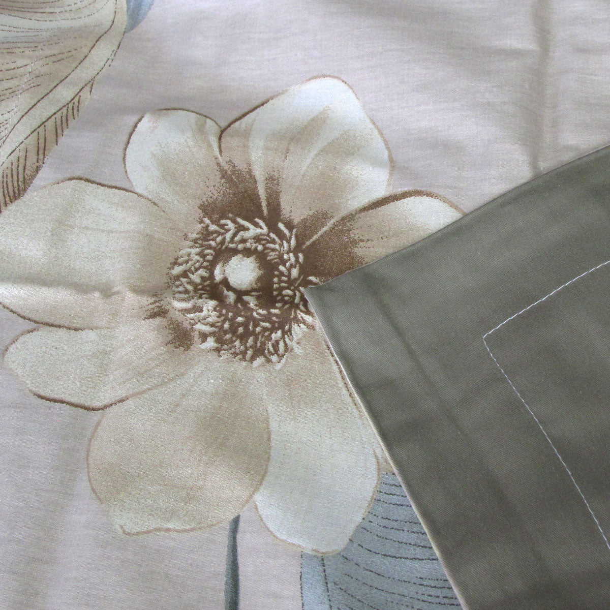 300TC Bahamas Taupe Reversible Cotton Quilt Cover Set Queen - Floral Design - SuperSaverAU - view 2