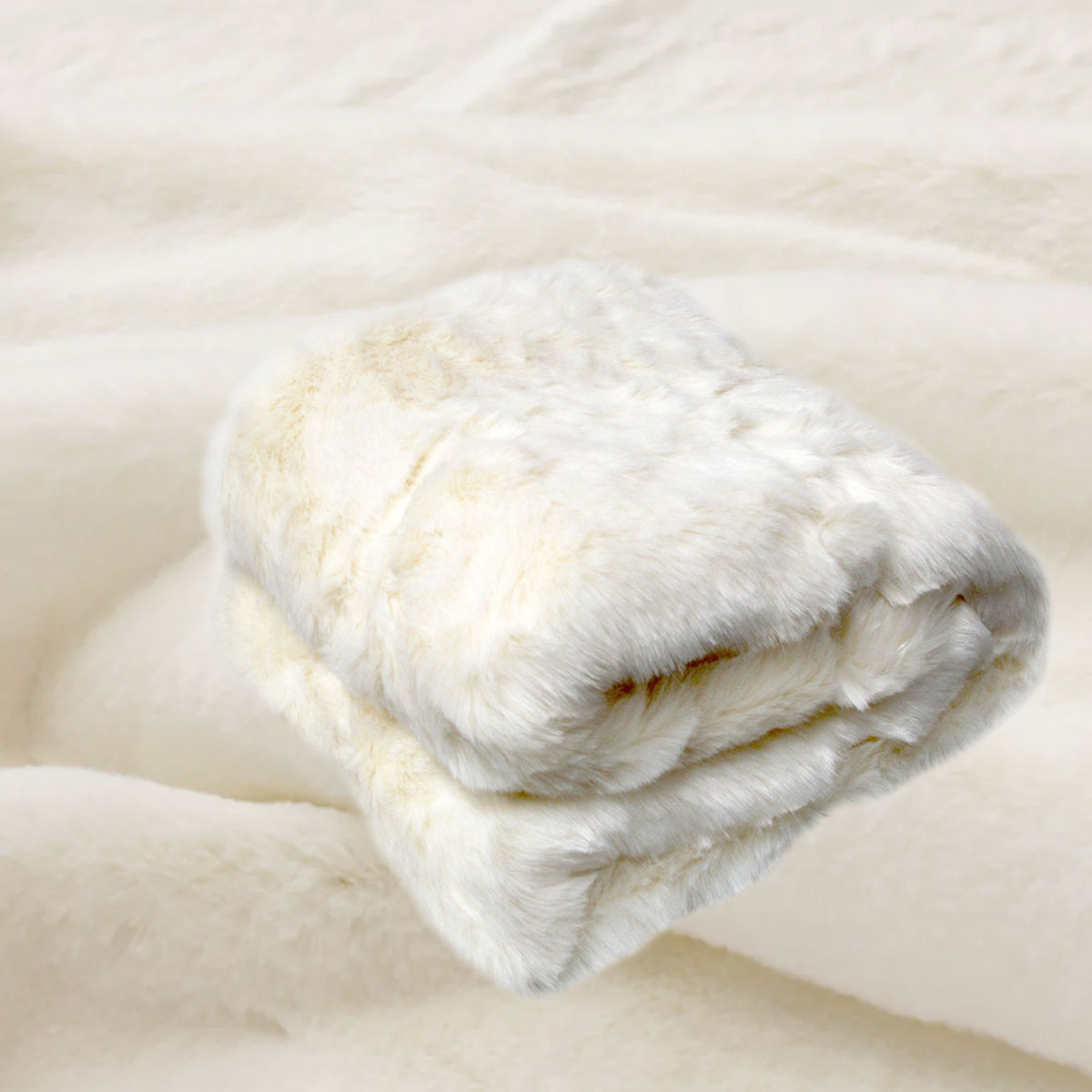 Polar Bear Luxury Faux Fur Throw Rug 127 x 152 cm - Soft, Machine Washable - SuperSaverAU - view 1