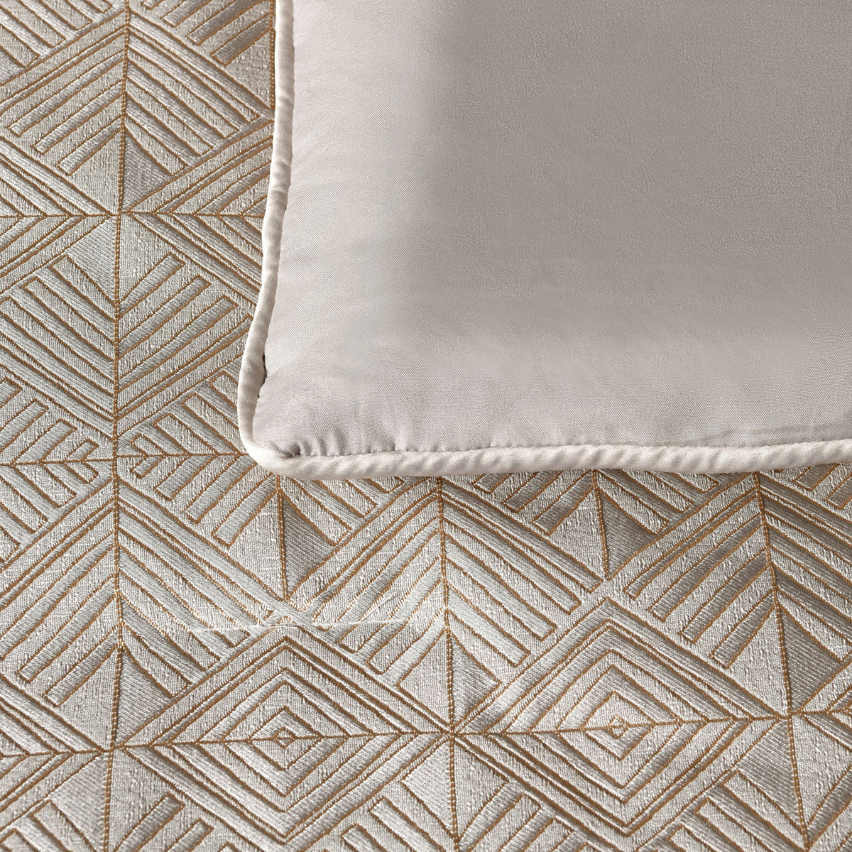 Bianca Bellagio Jacquard Geometric Comforter Set – Gold Super King 6 Piece