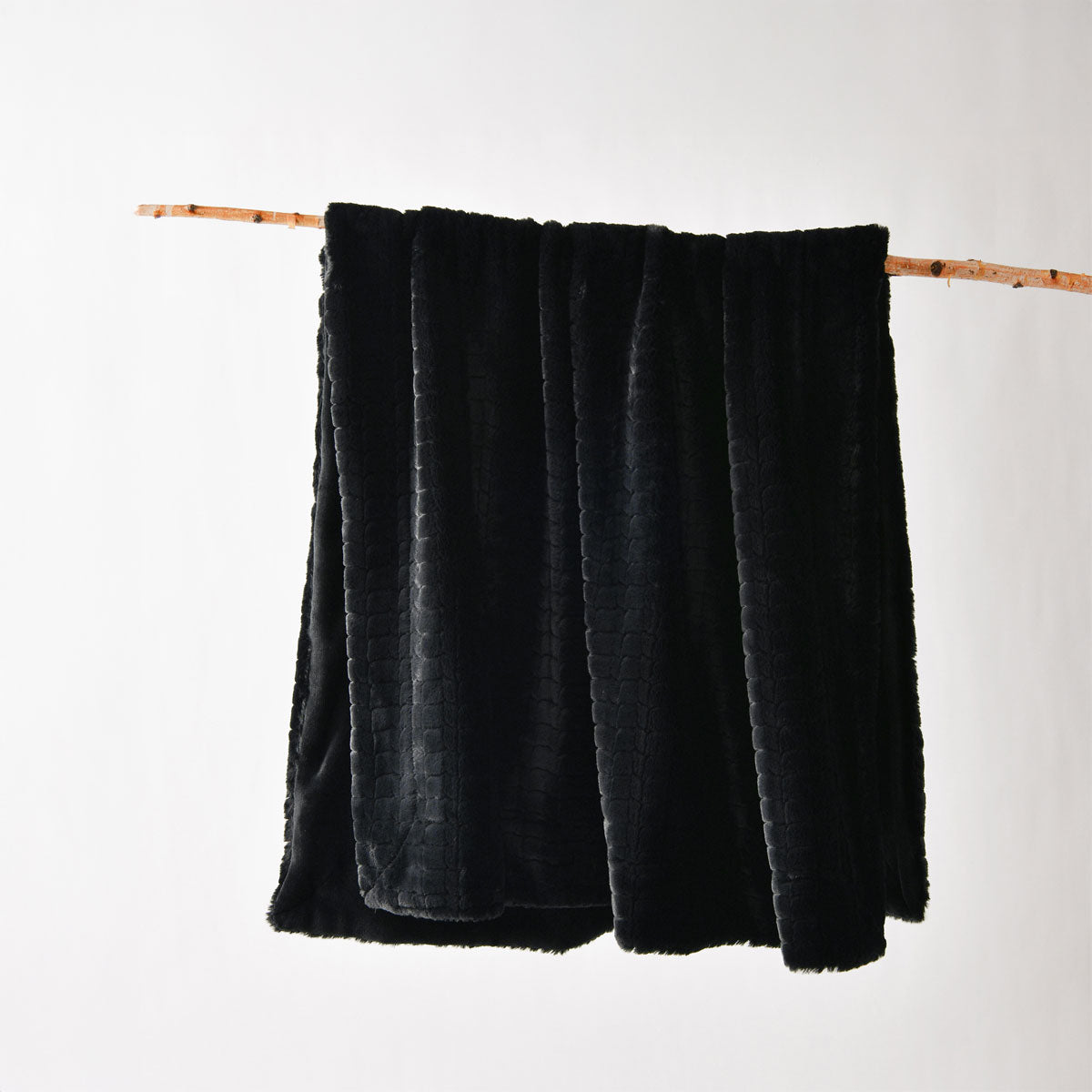 Bianca Tambar Faux Fur Throw Rug – Black 130 x 170cm