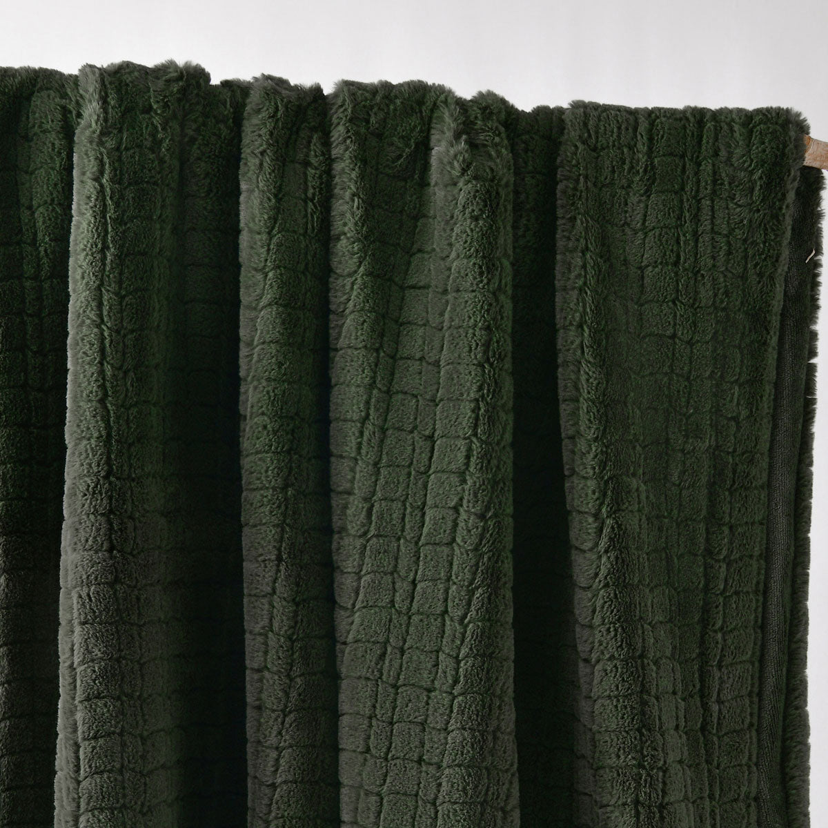 Bianca Tambar Faux Fur Throw Rug – Forest Green 130 x 170cm