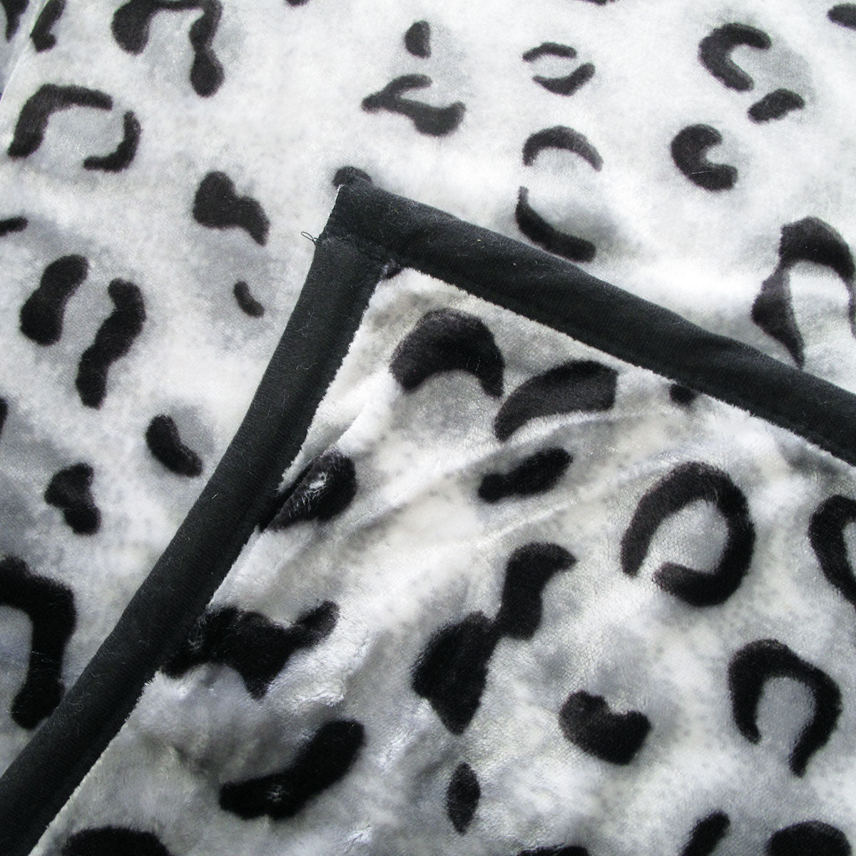 675gsm 2 Ply Animal Print Faux Mink Blanket Queen 200x240 cm - Snow Leopard - SuperSaverAU - view 1