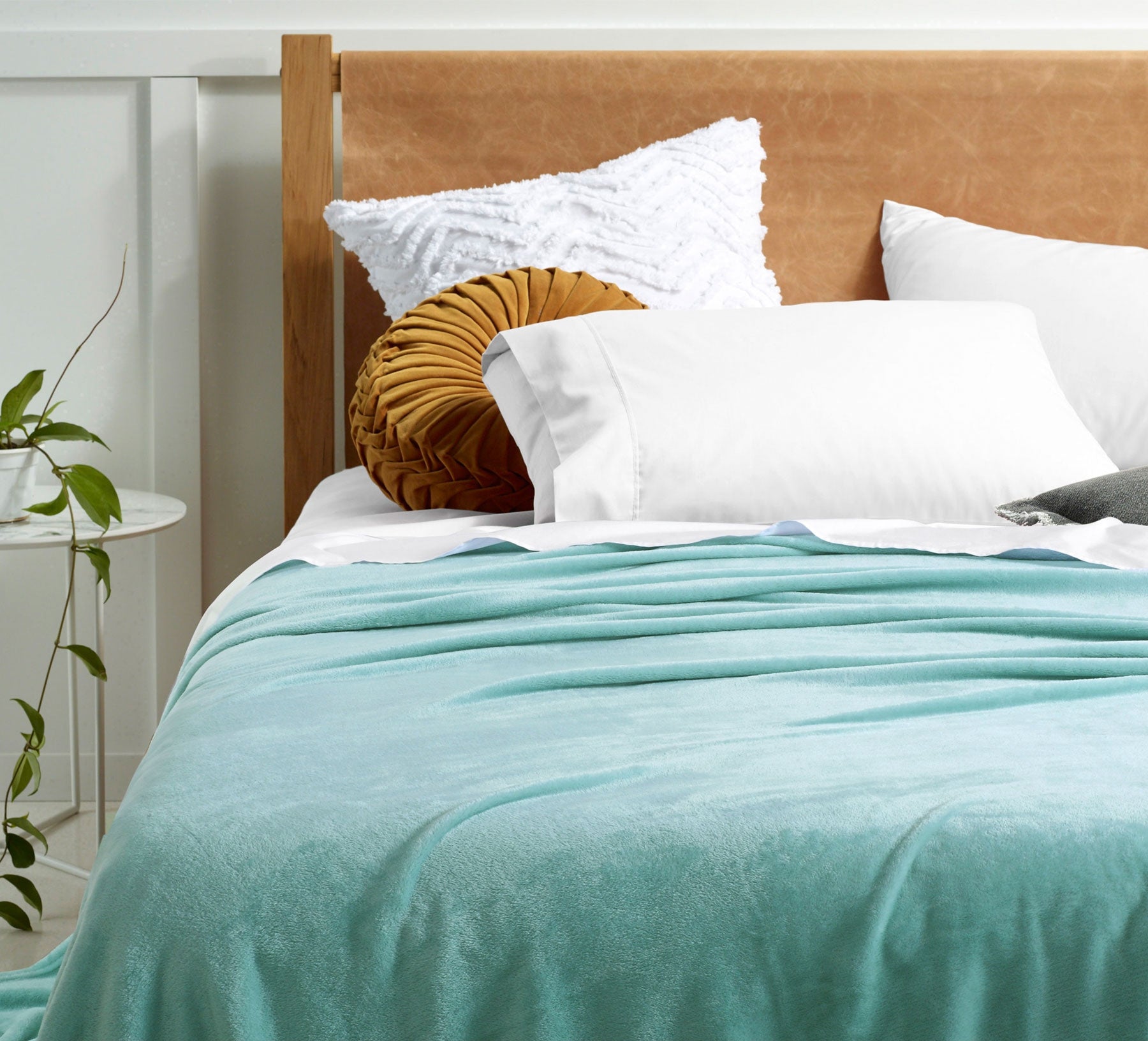 Accessorize Super Soft Blanket Queen/King 240 x 260 cm - Microfiber, Solid Colour - SuperSaverAU - view 1